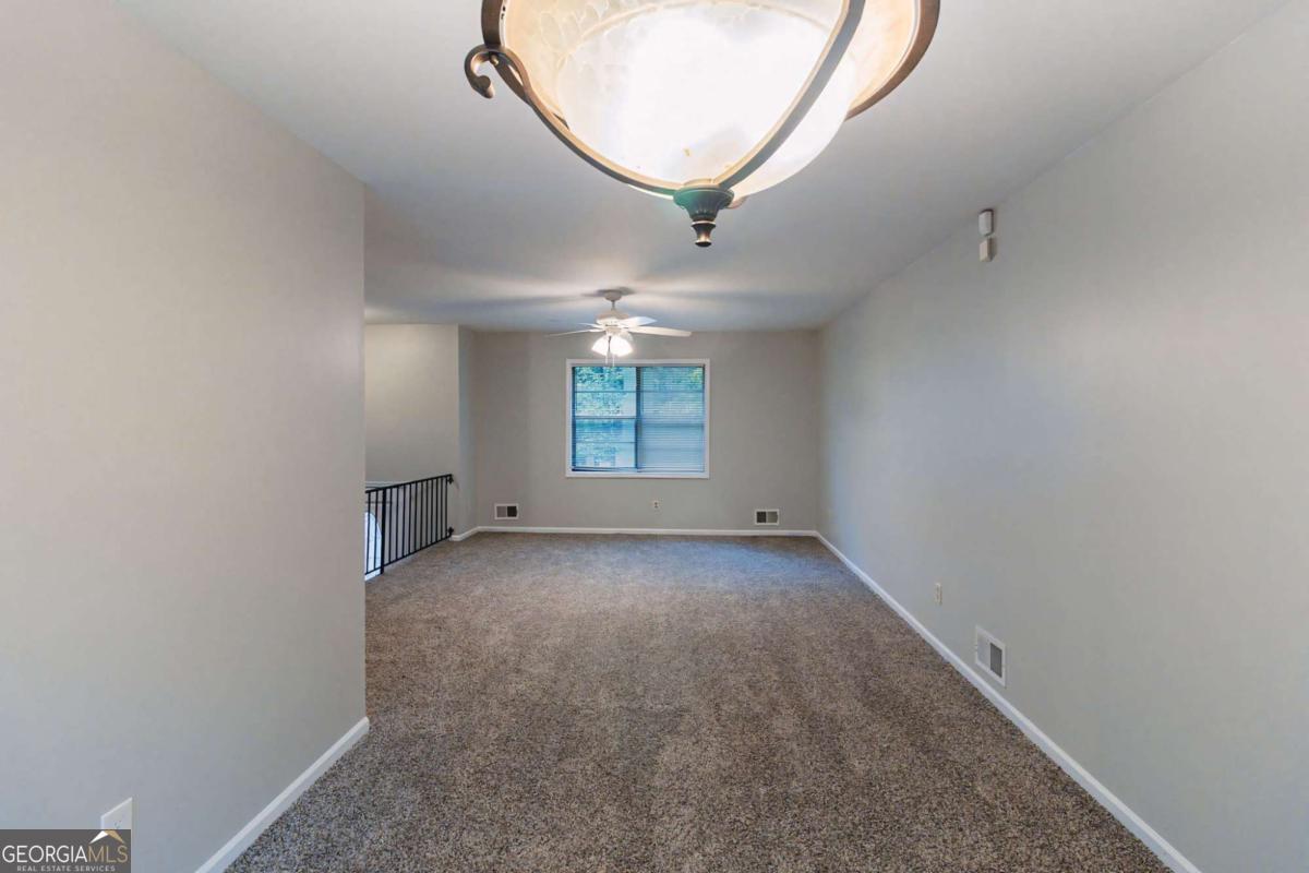 5802 Oakleaf Drive Property Photo 9