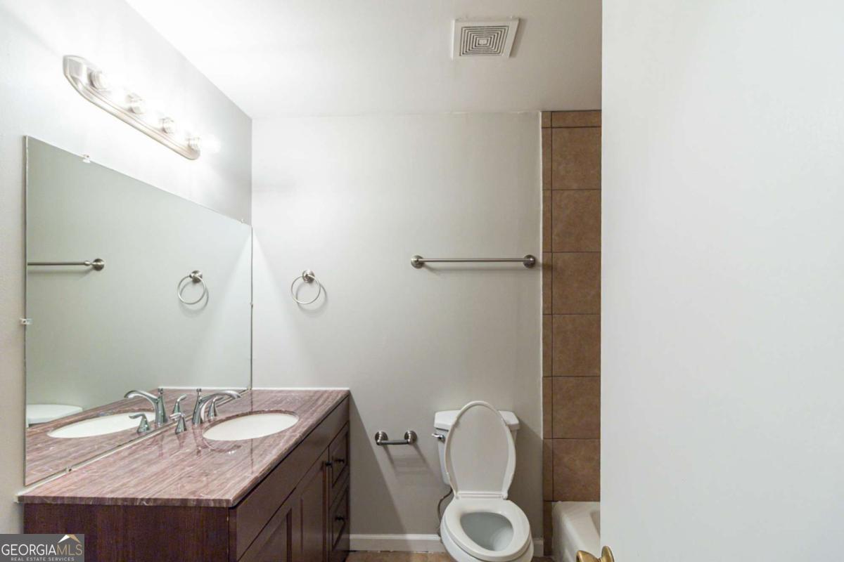 5802 Oakleaf Drive Property Photo 14
