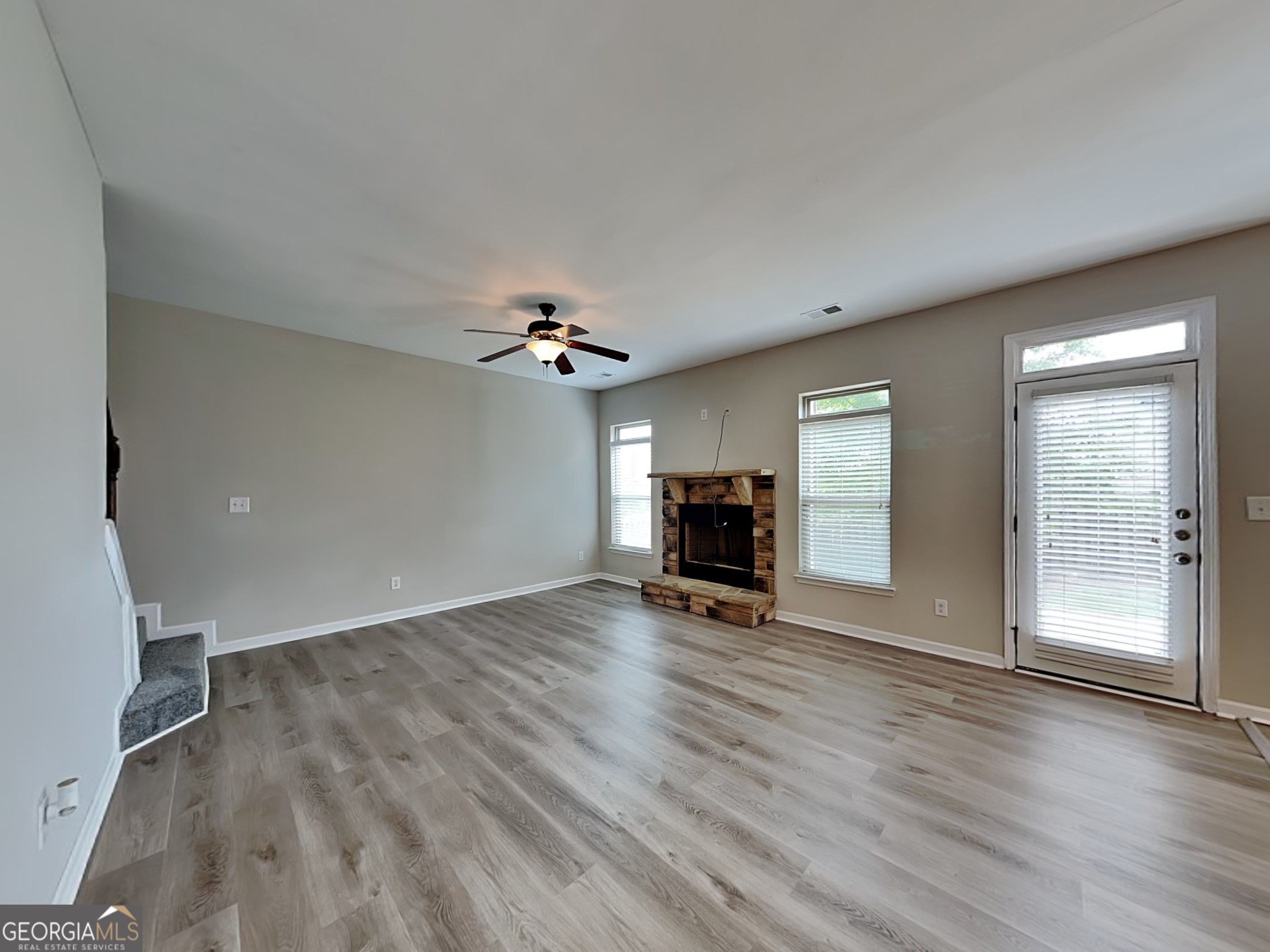 305 Mango Court Property Photo 5