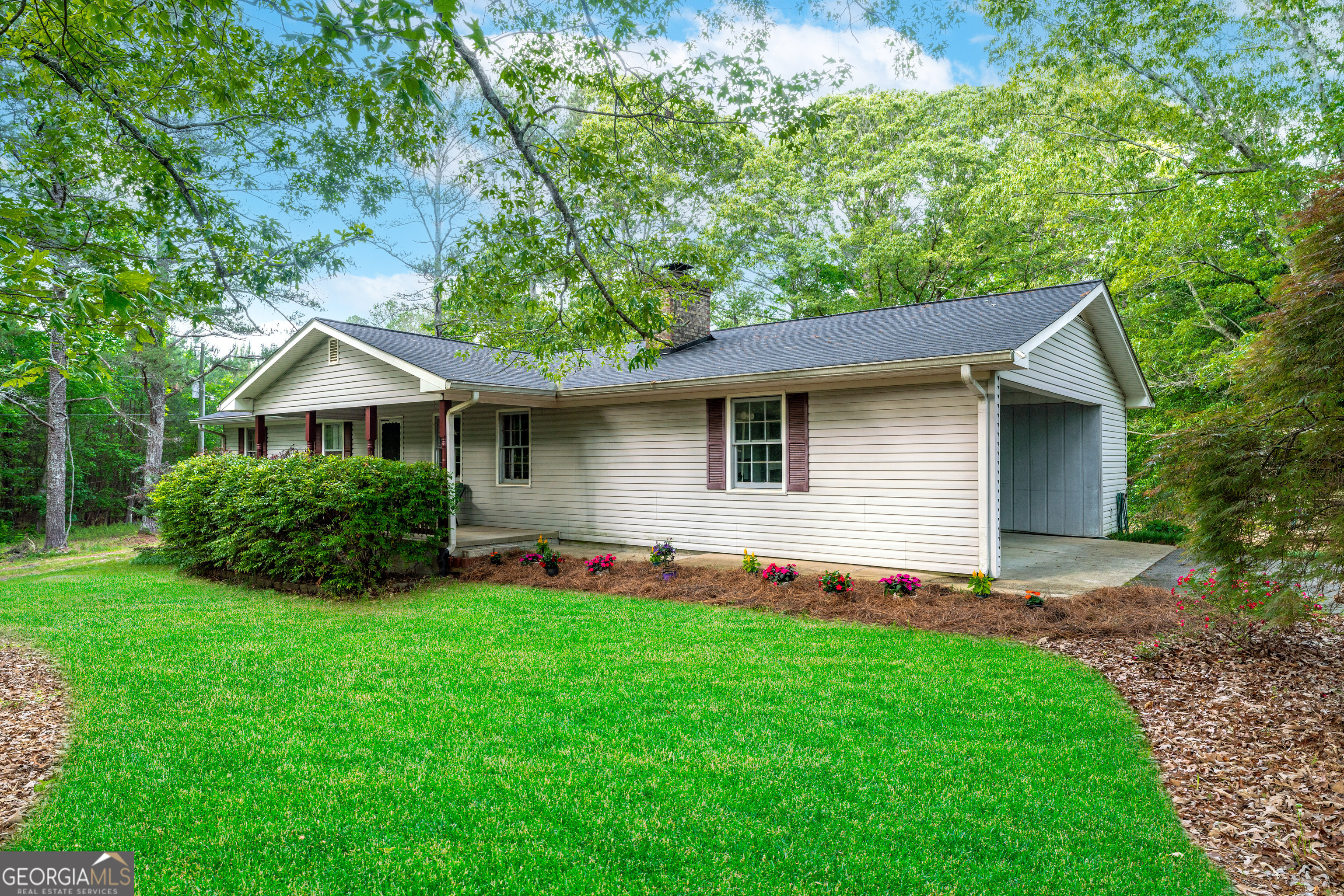 556 Auburn Road Property Photo