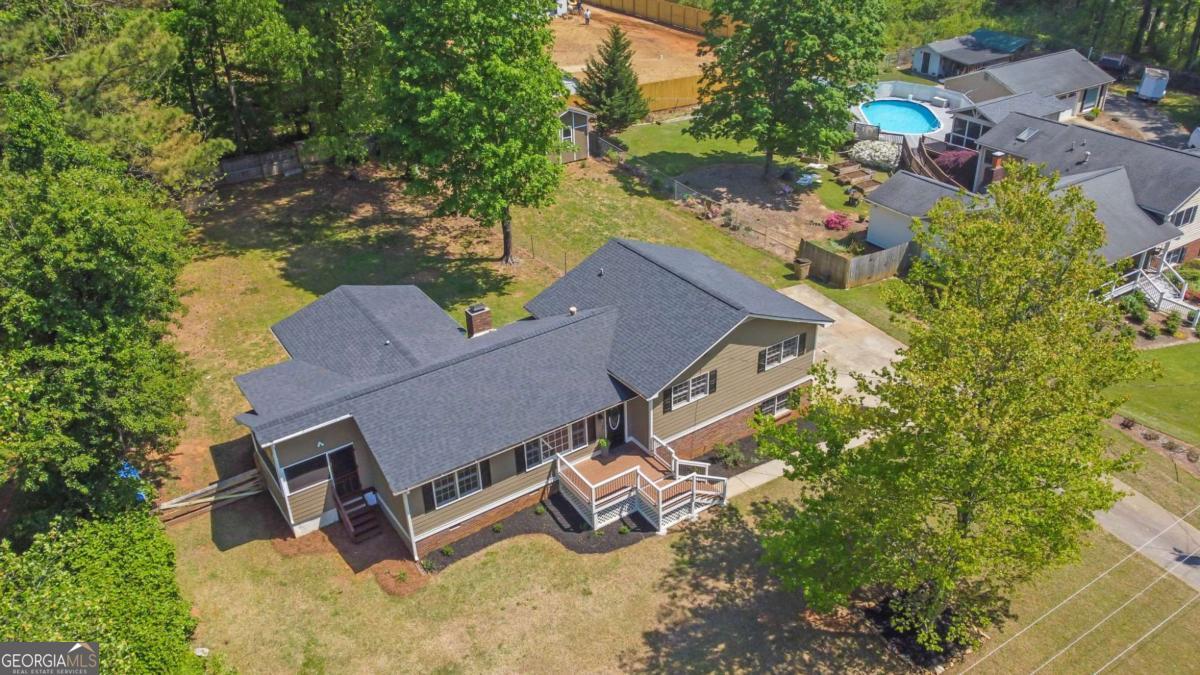 6470 Windsor Drive Property Photo 1