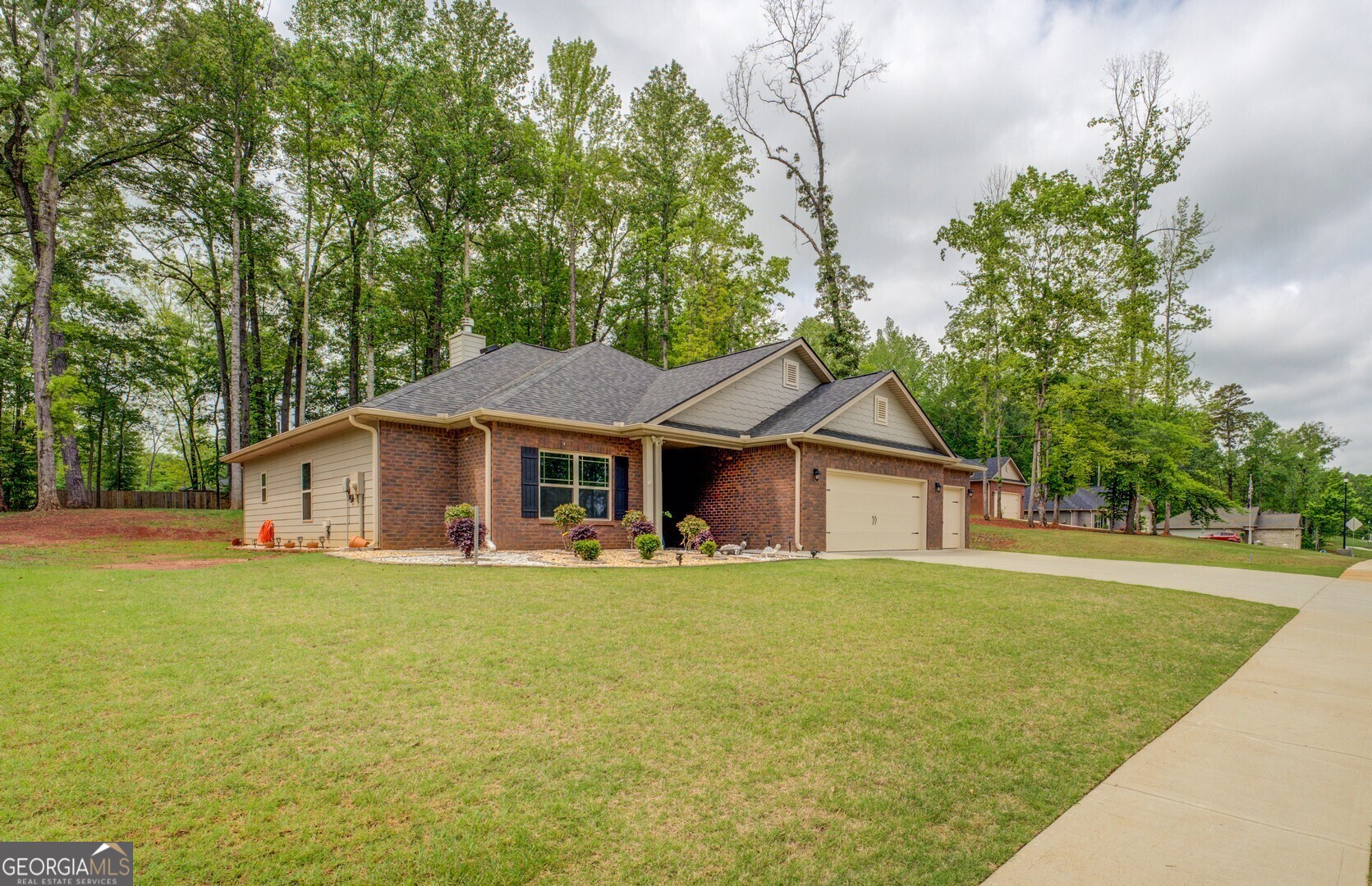 868 River Falls Drive Property Photo 3