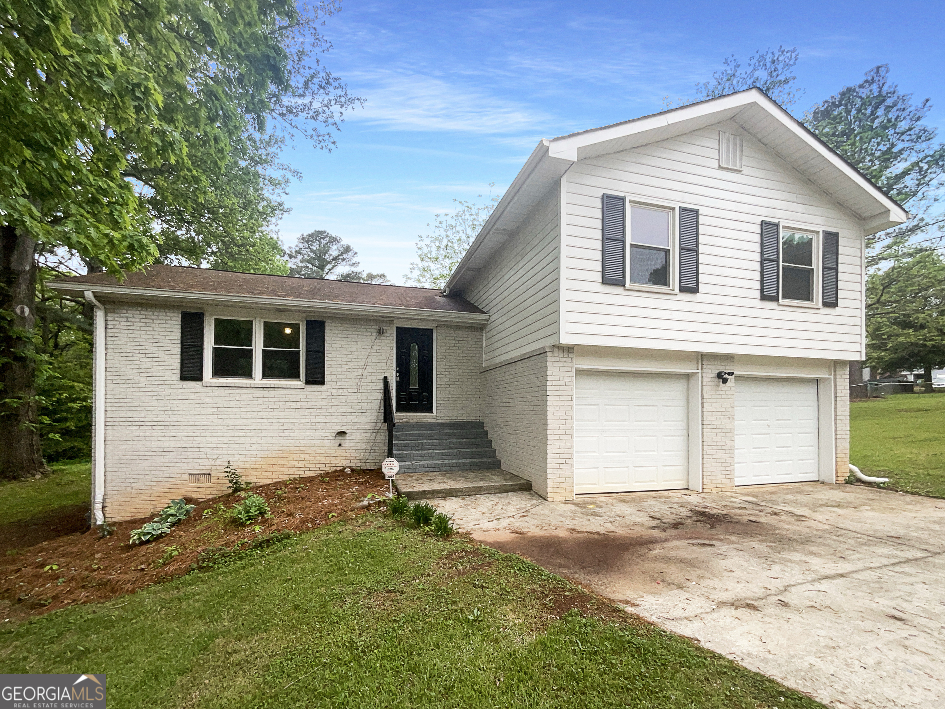 2067 Wellborn Close Property Photo 2