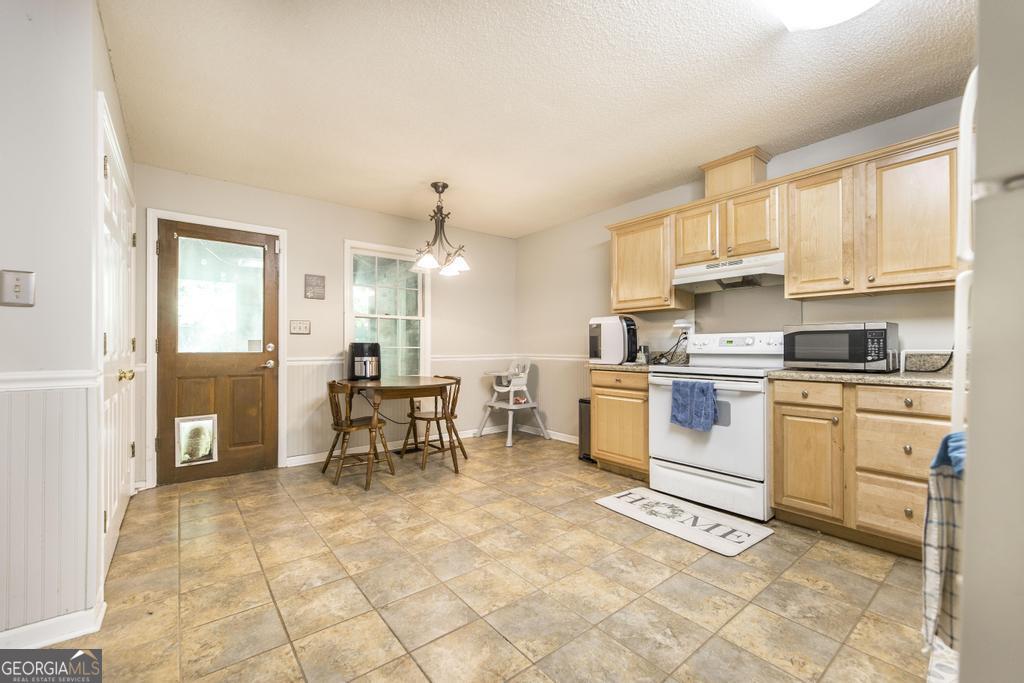 410 Steeplechase Property Photo 9