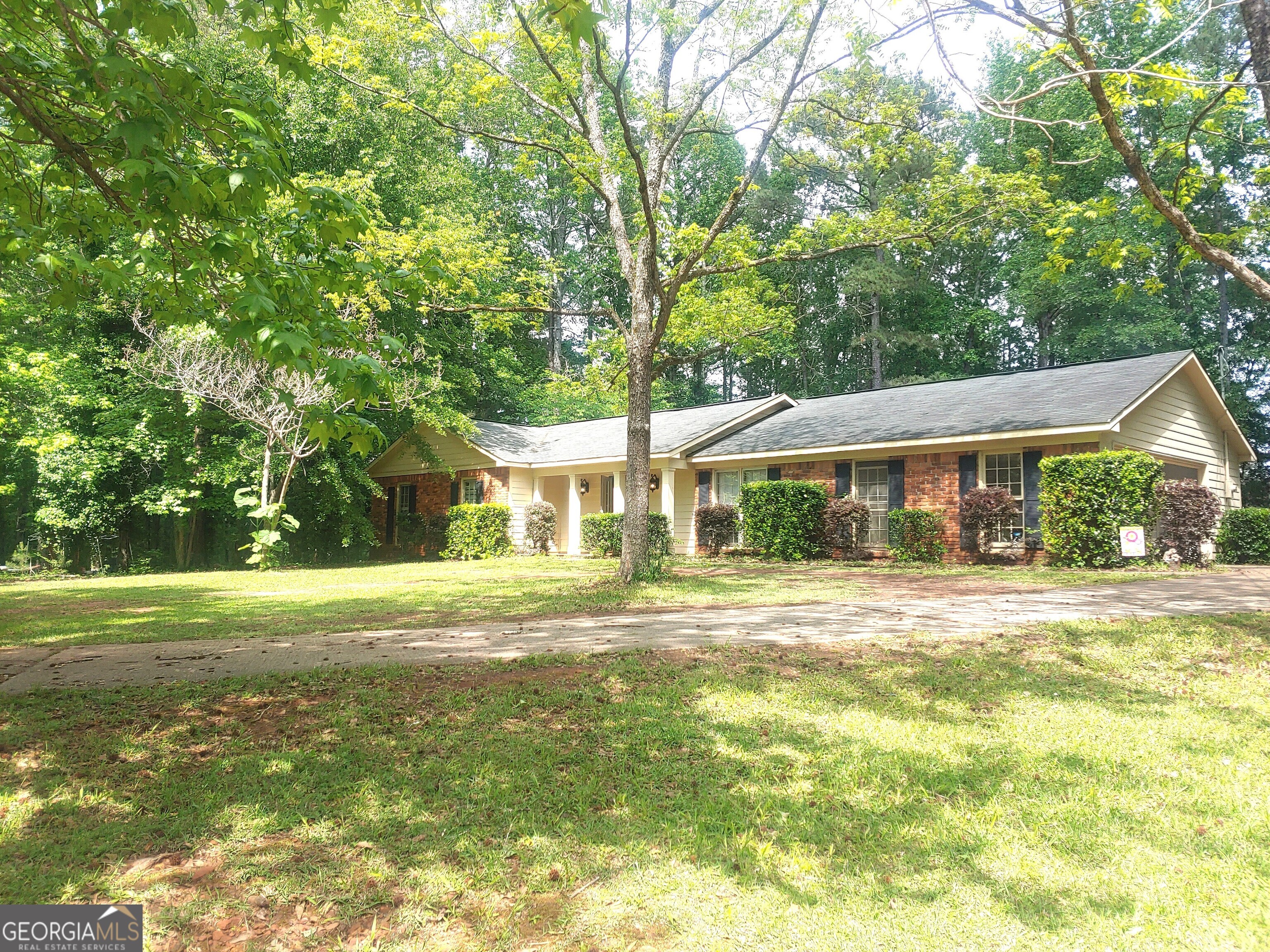 108 Cedar Creek Court Property Photo 2