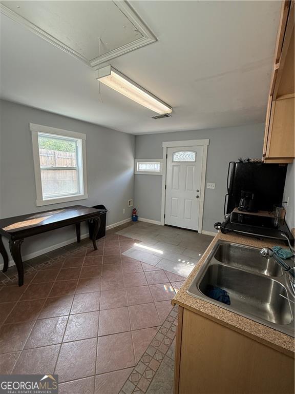 155 E Crogan Street Property Photo 6