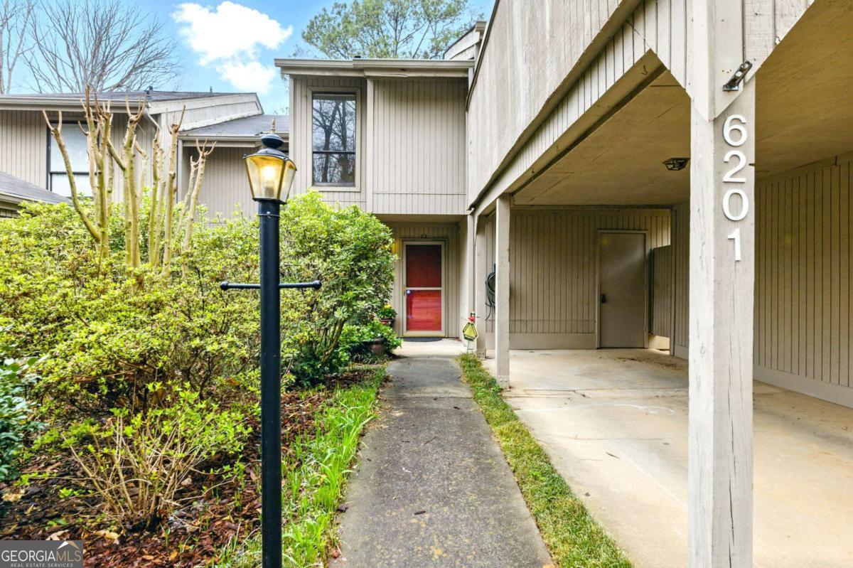 6201 Willow Run Road Property Photo 1