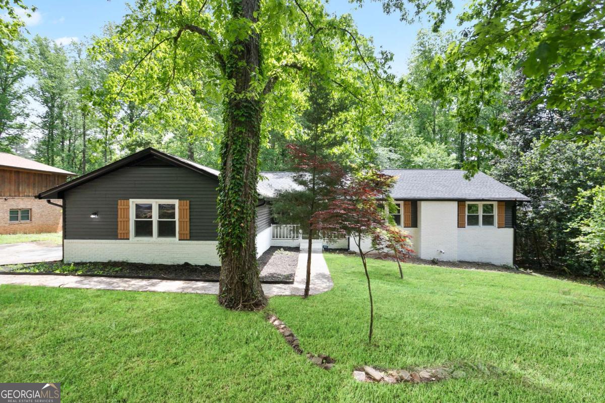 831 Sweet Briar Lane Se Property Photo 1