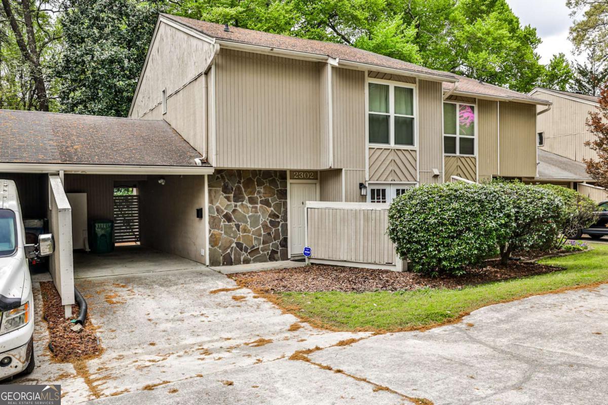 2302 Colonial Drive Ne Property Photo 1
