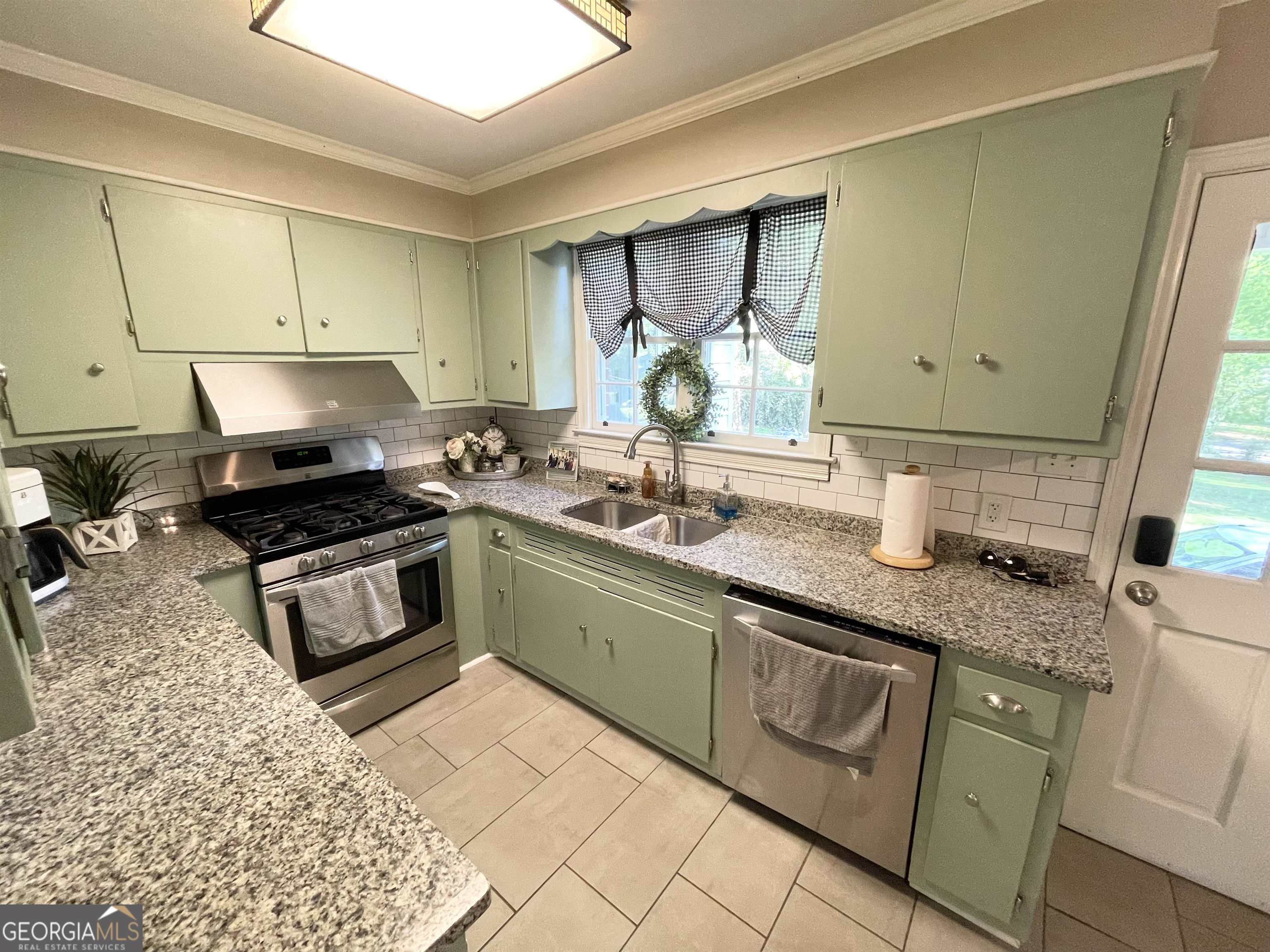 671 Brook Circle Property Photo 18