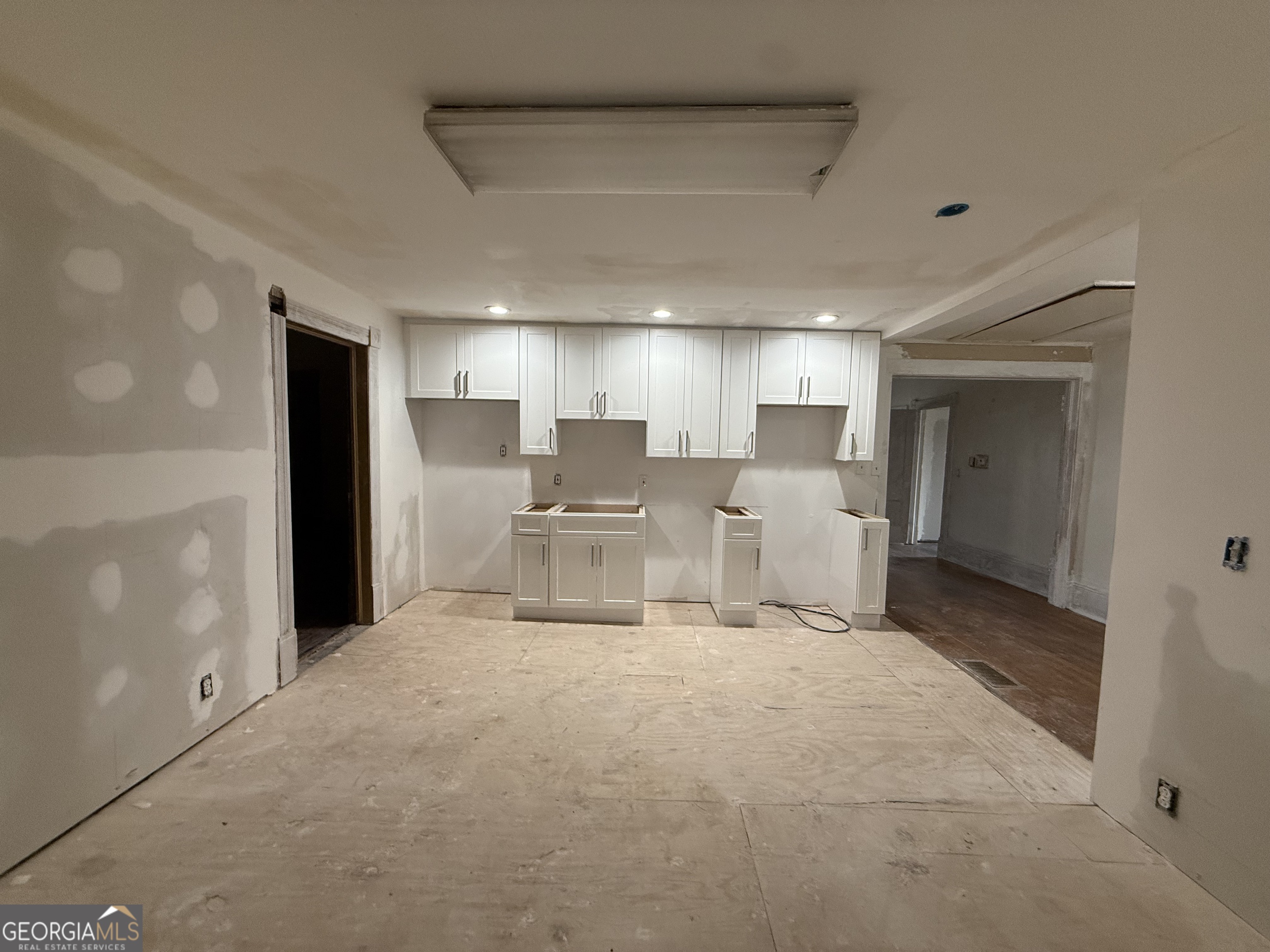 223 S Madison Avenue Property Photo 3
