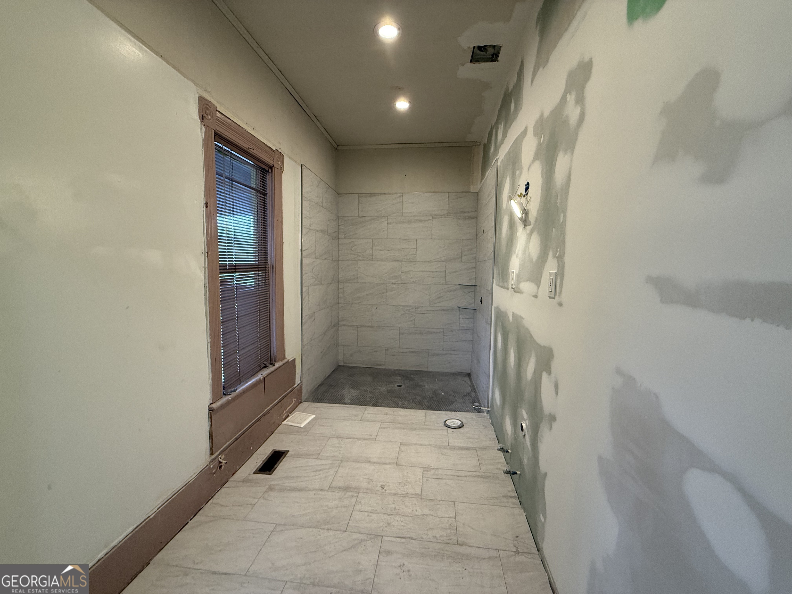 223 S Madison Avenue Property Photo 6