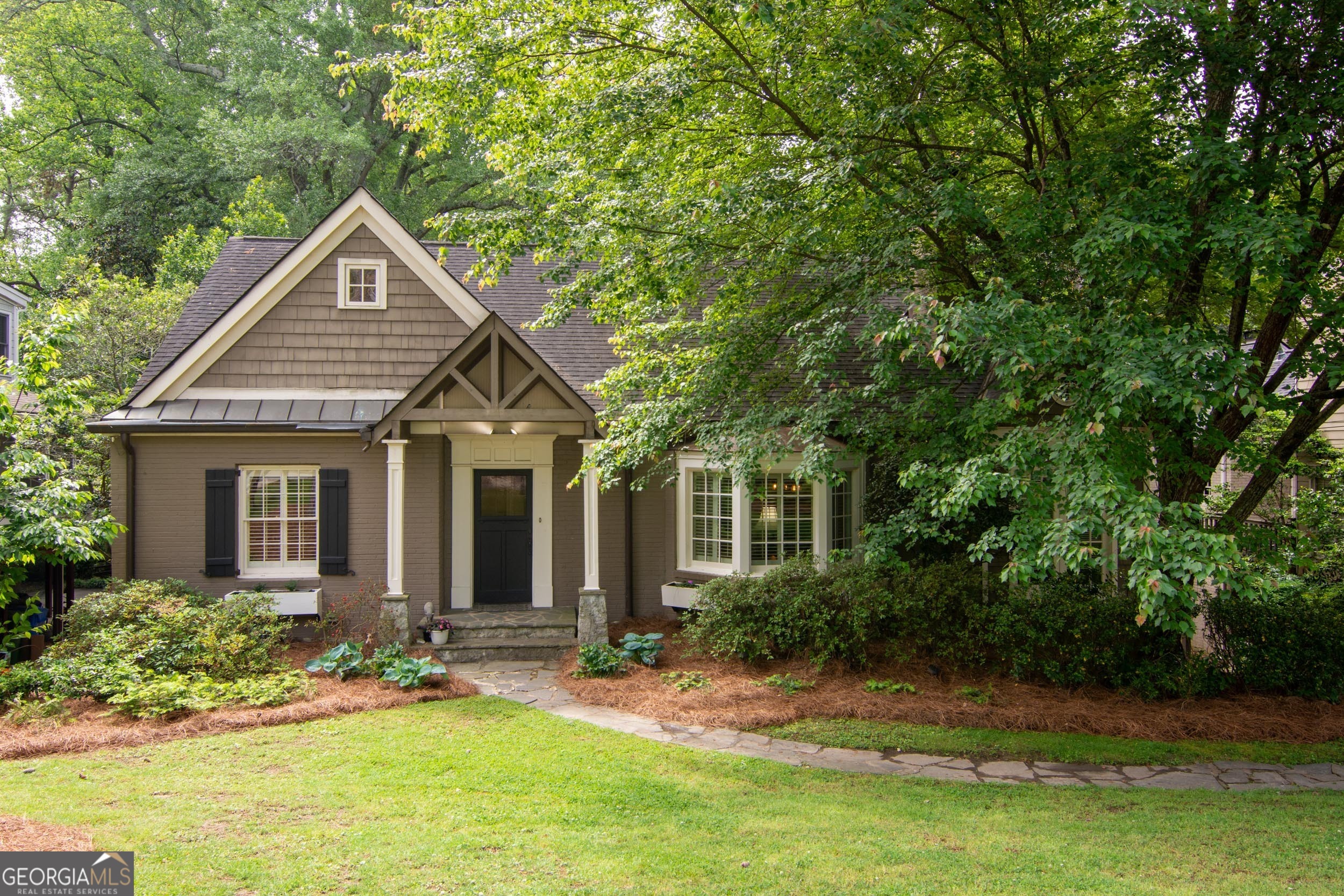 3115 Peachtree Drive Ne Property Photo 1