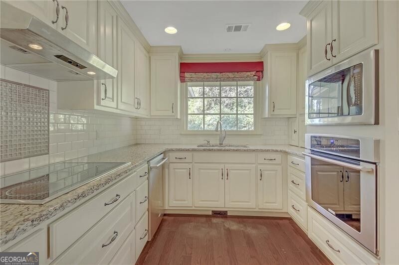 1559 Norwood Drive Property Photo 7