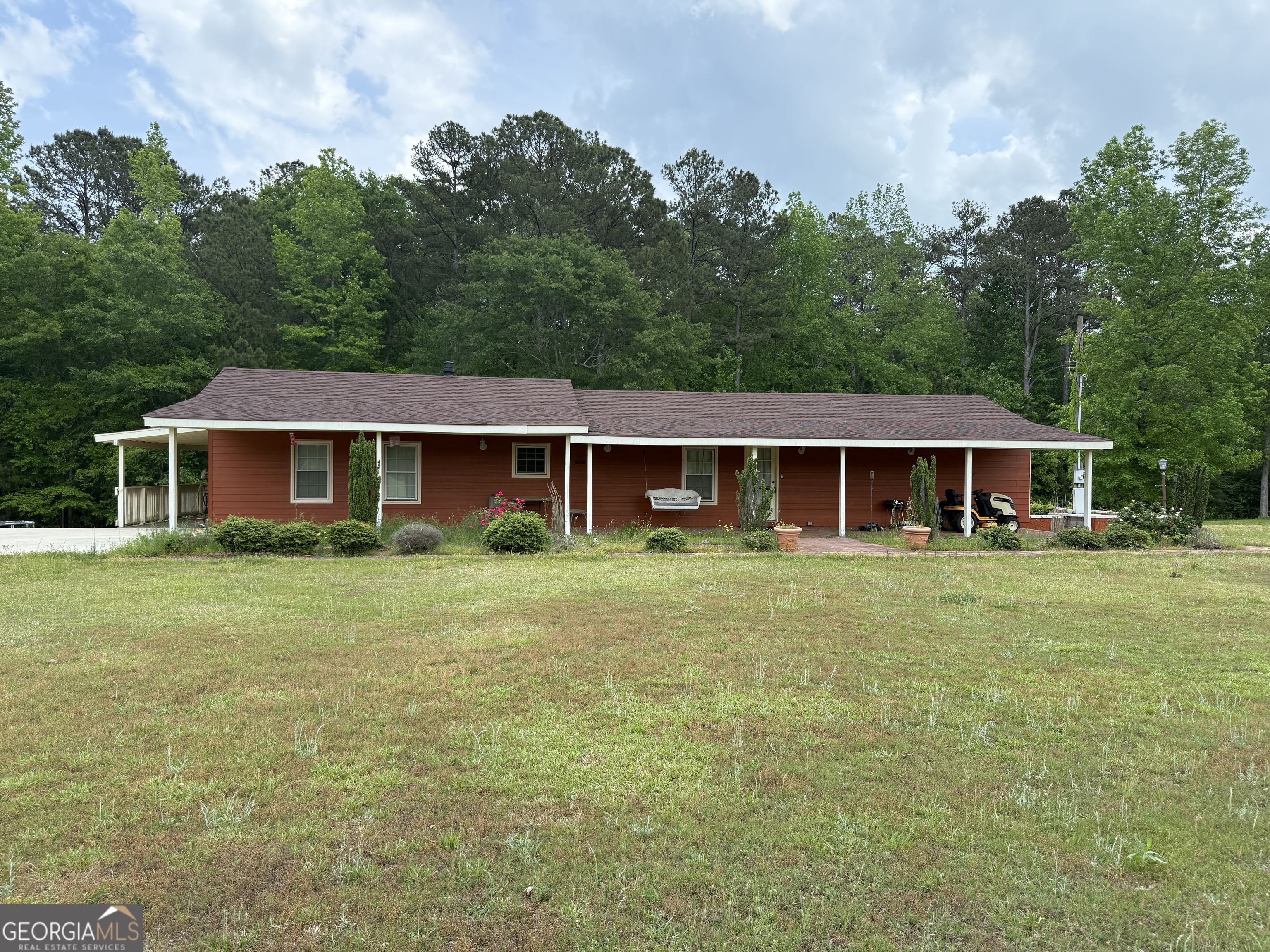 562 W Jonesville Road Property Photo 1