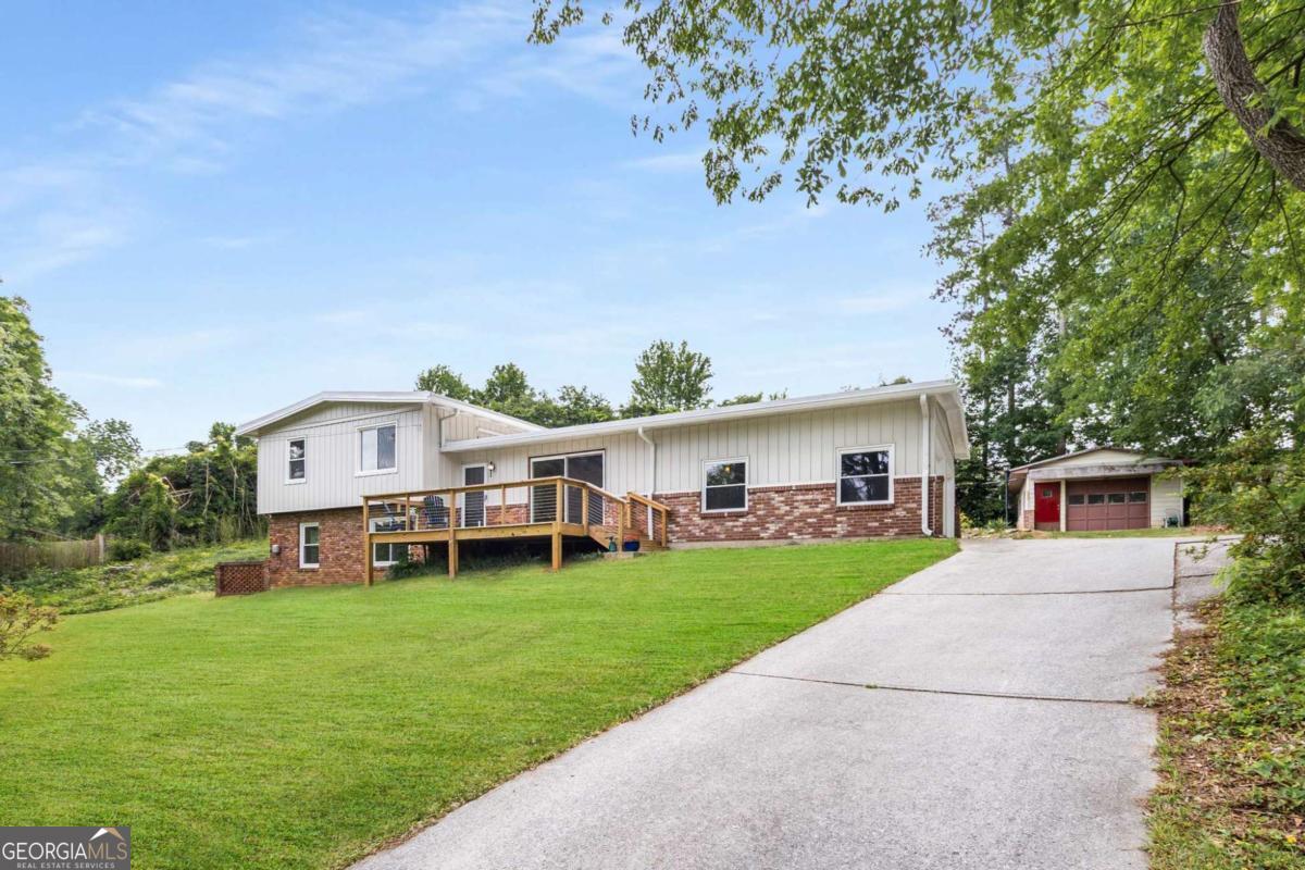 1619 Folkstone Road Ne Property Photo 1