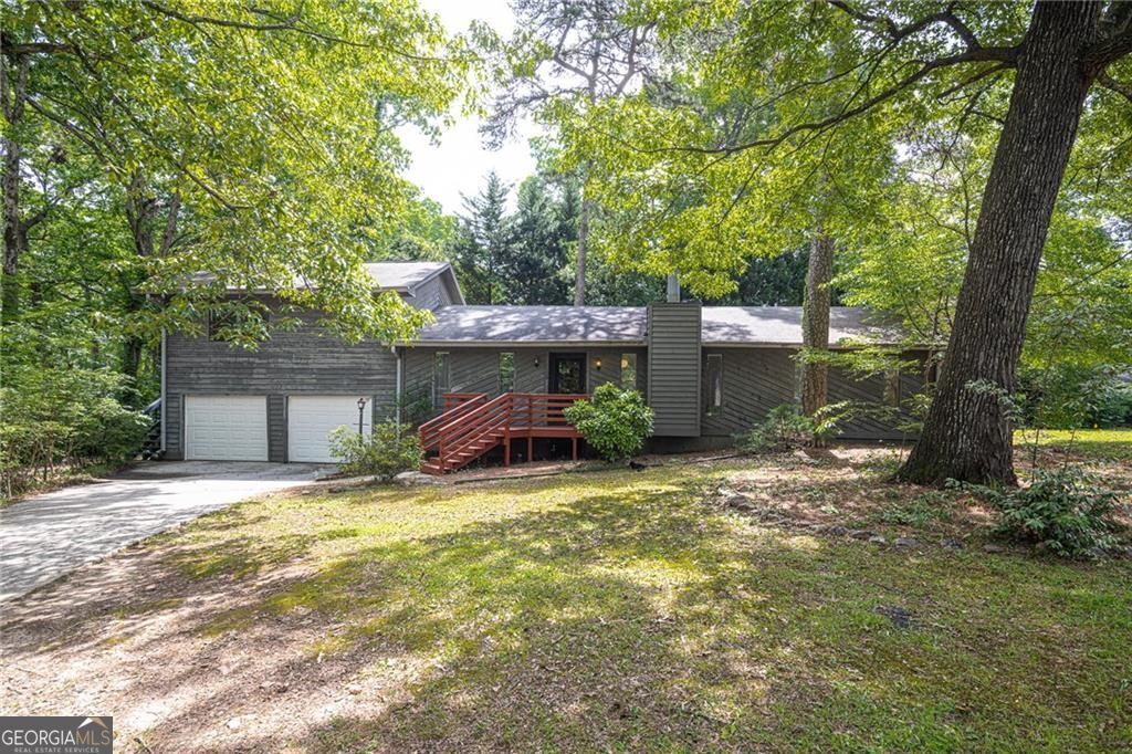 633 Iris Road Property Photo 1