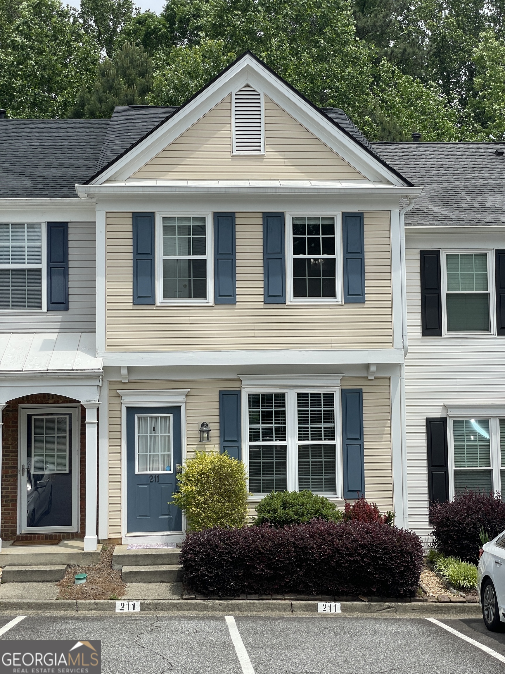 211 Buckland Drive Property Photo 1