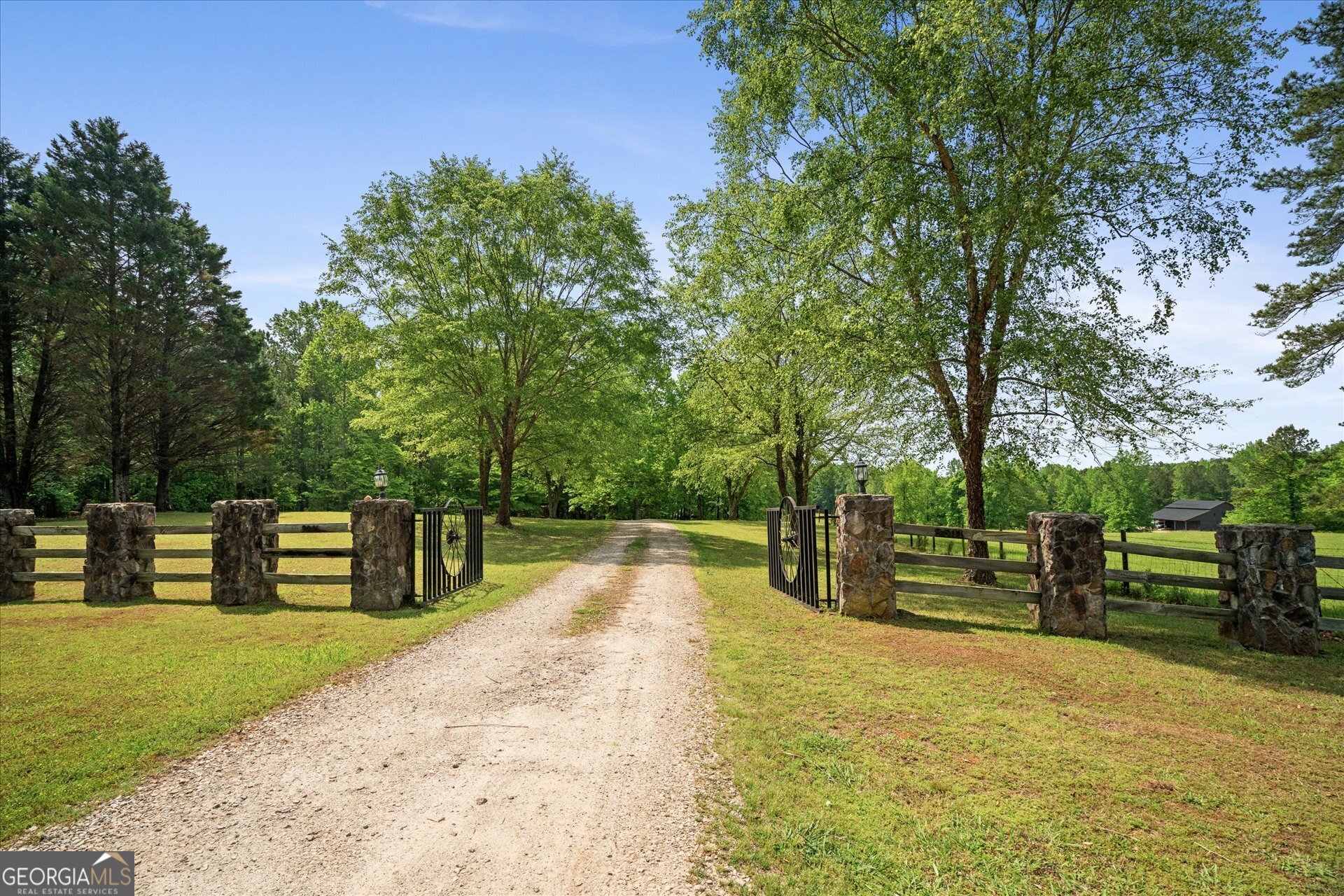 9511 Highpoint Road Property Photo 2