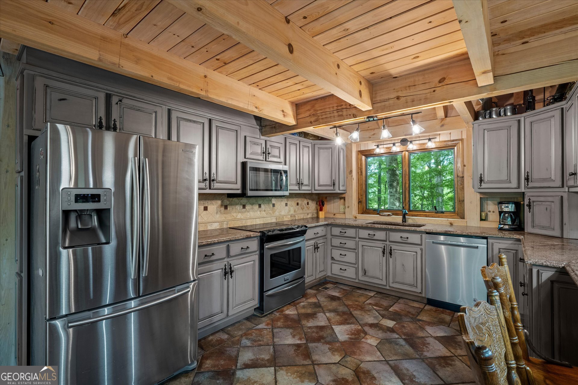 9511 Highpoint Road Property Photo 13