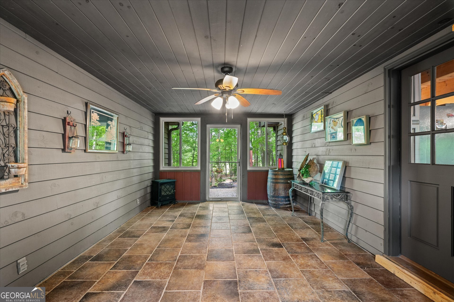 9511 Highpoint Road Property Photo 16