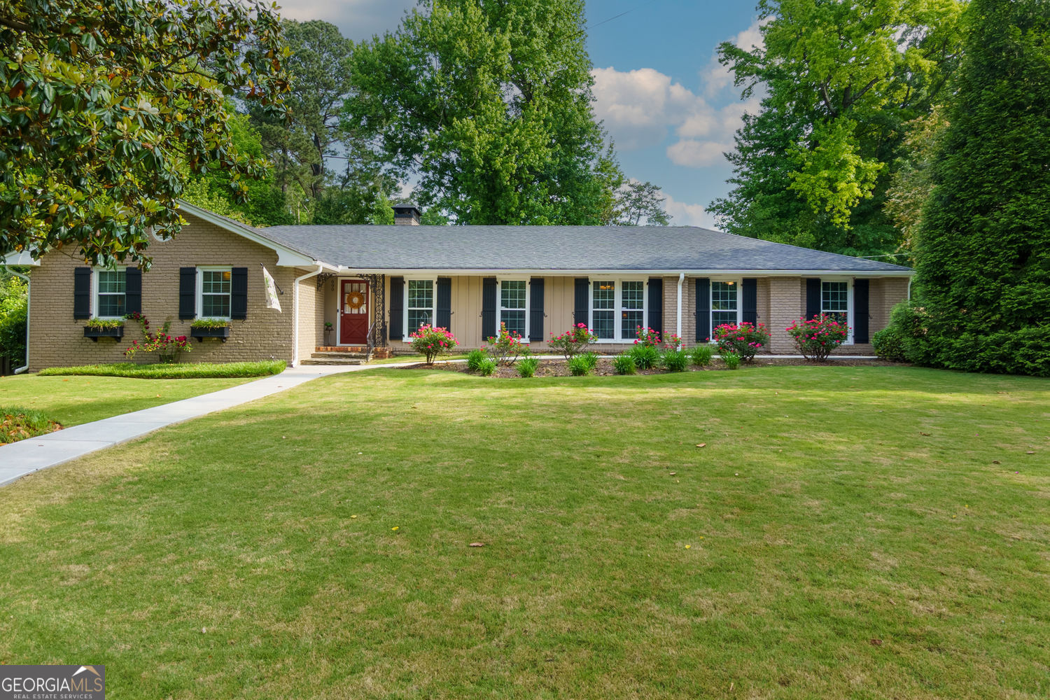 690 Glenforest Road Property Photo 1