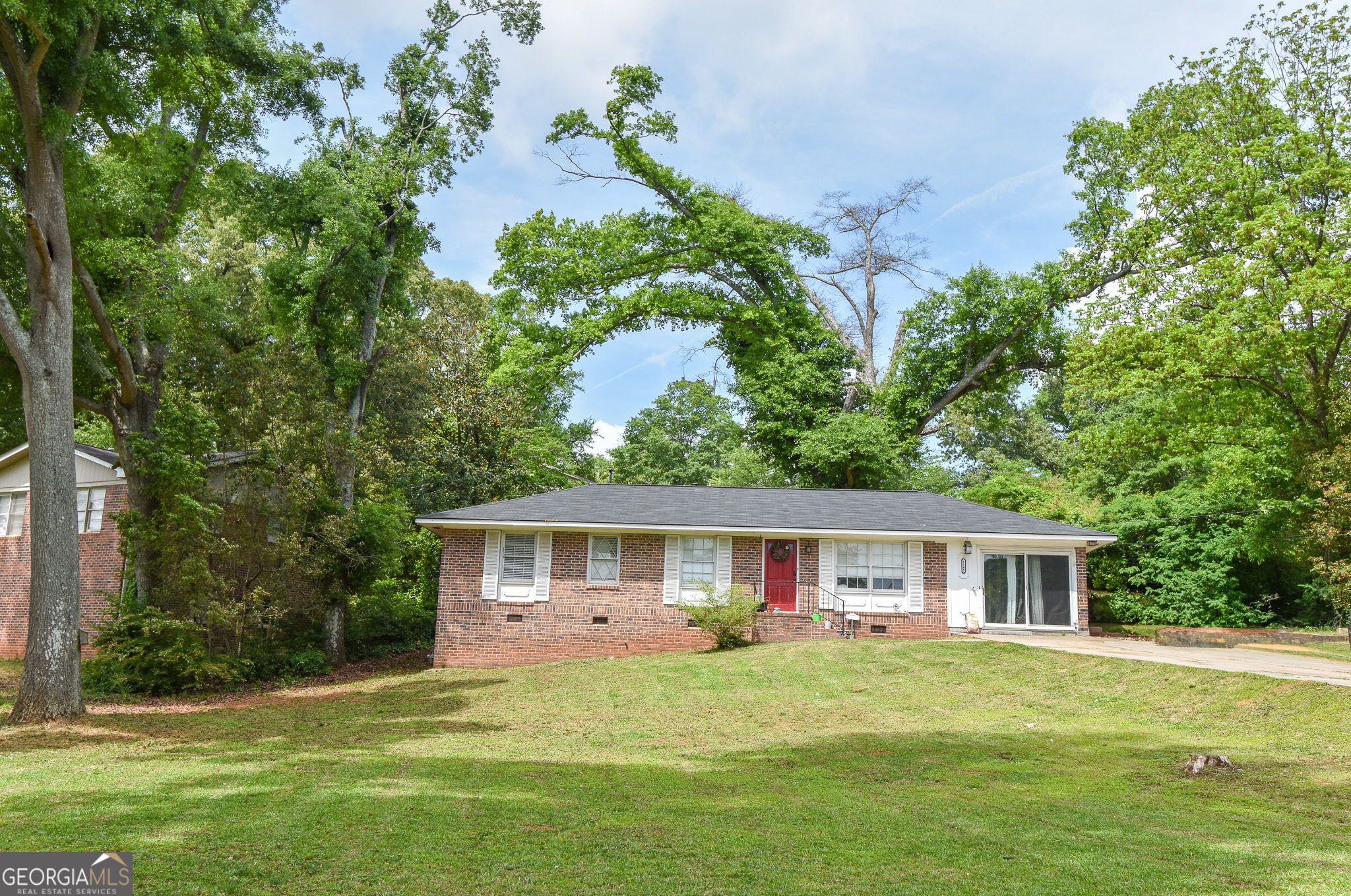 1545 Oakhill Drive Property Photo 1