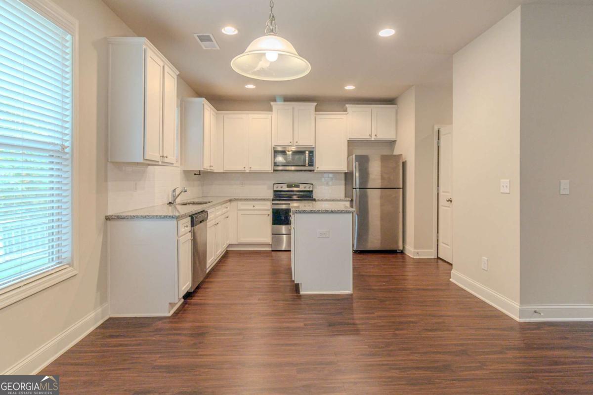 406 Dublin Way Property Photo 6