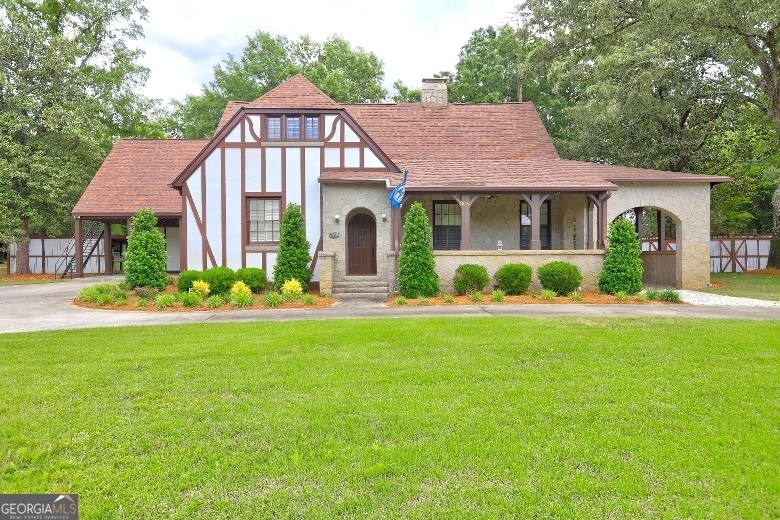 305 S Smith Street Property Image