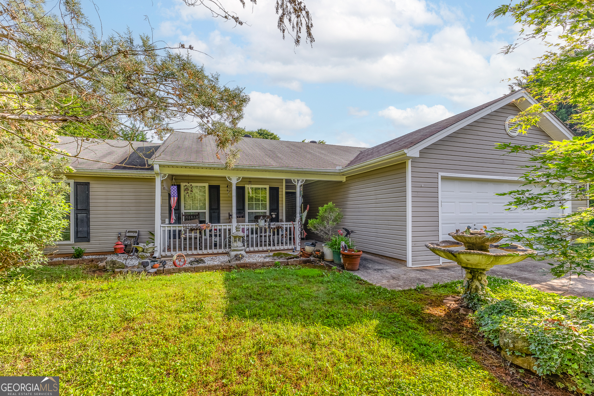 425 W Ridgeway Road Property Photo 1