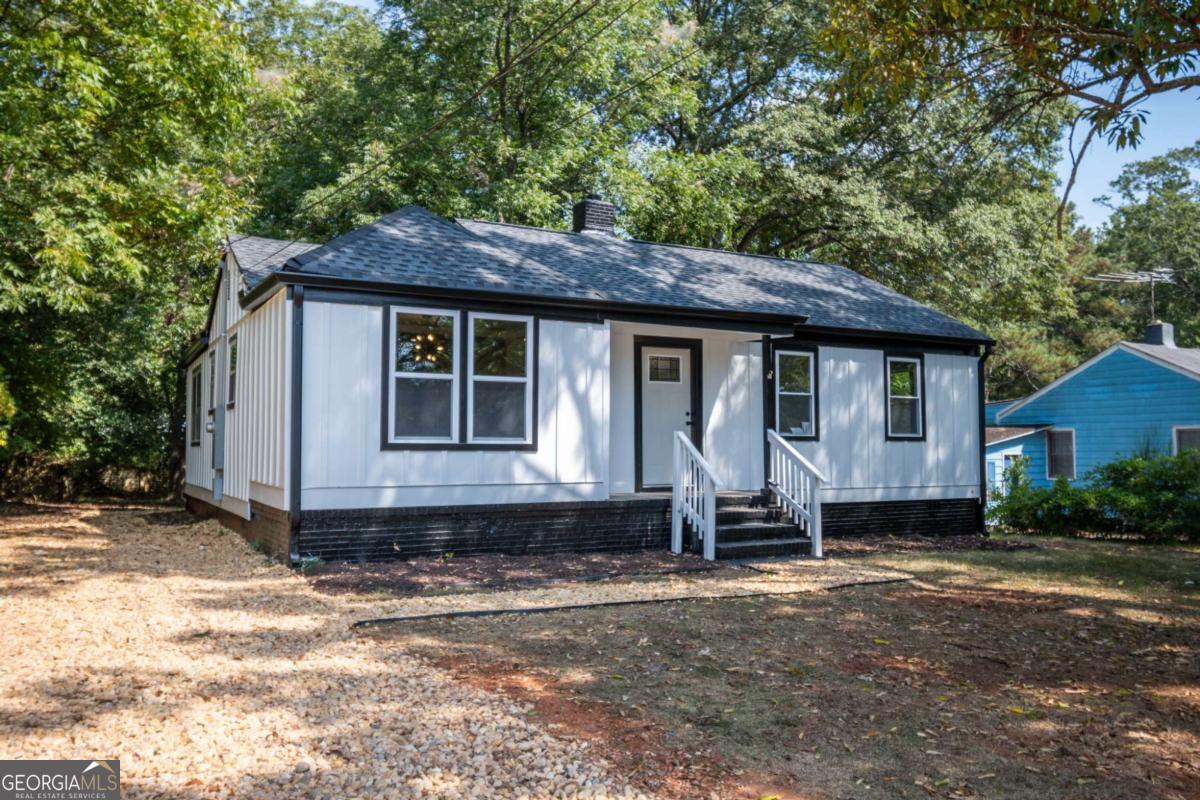 495 Clover Street Property Photo 1
