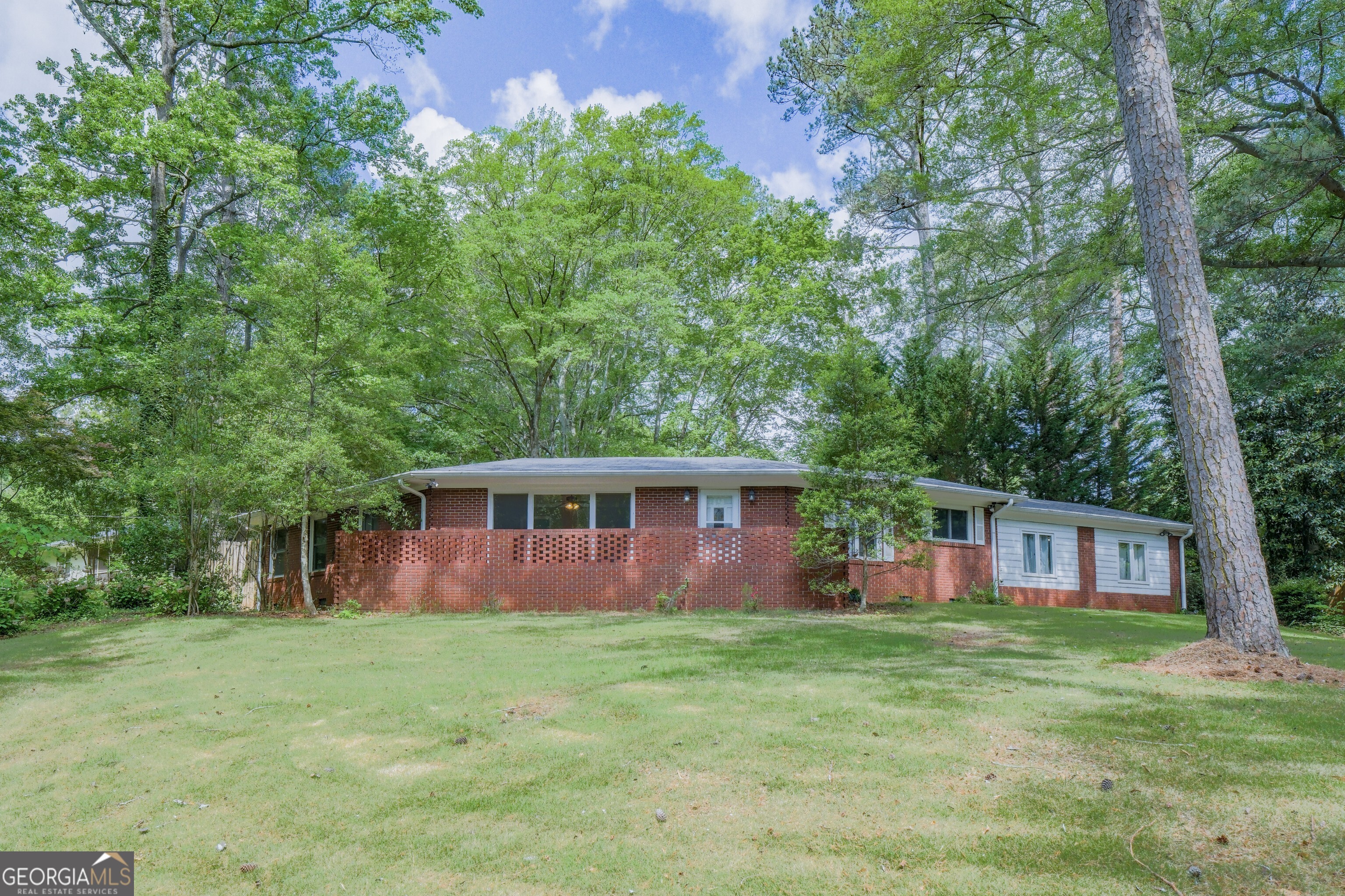 2279 Parkview Circle Property Photo 1