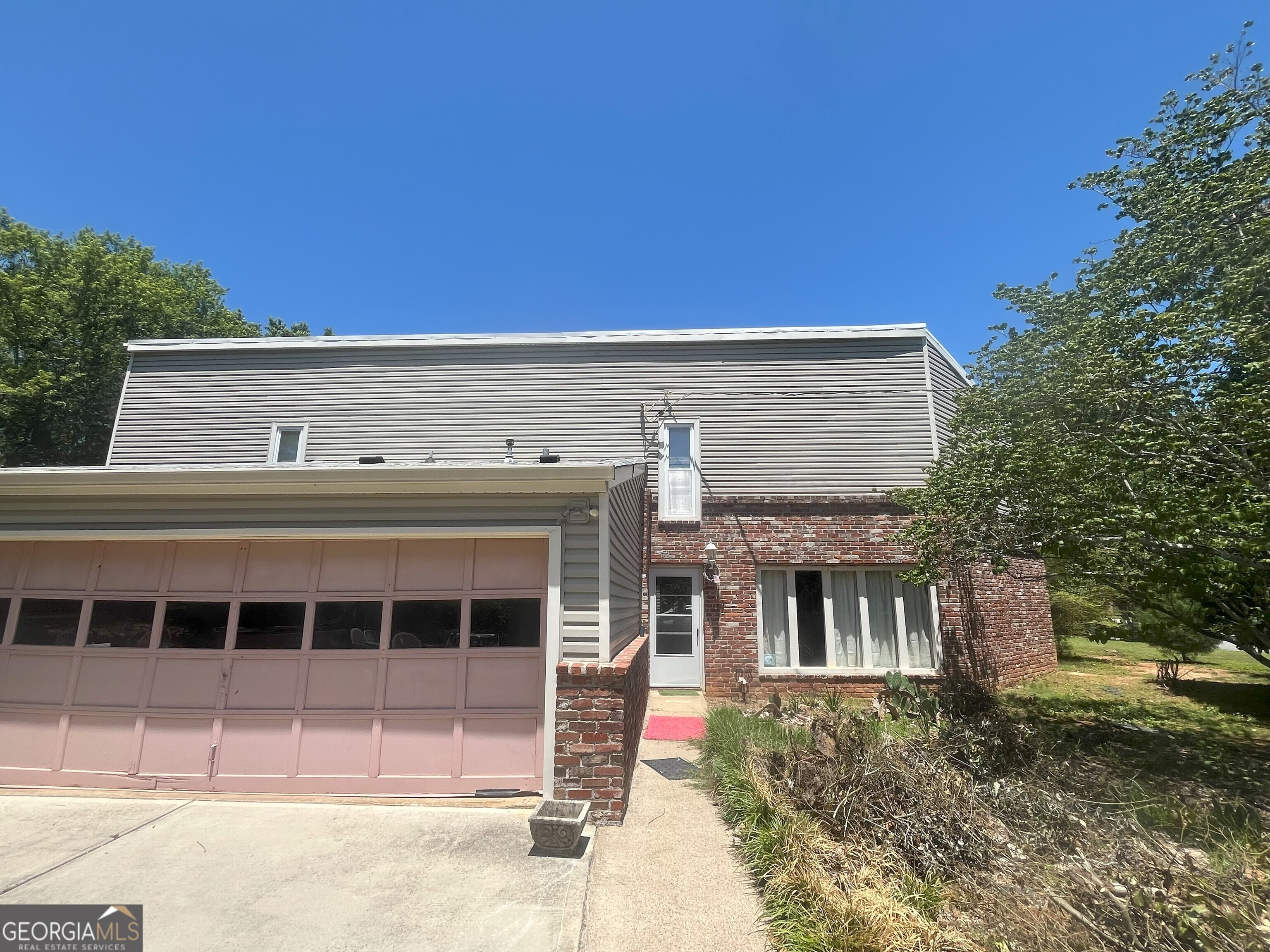 3215 Hembry Court Property Photo 1