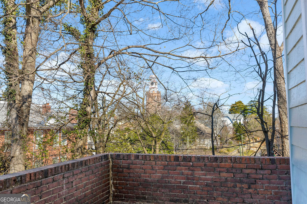 312 E 3rd Street Property Photo 4
