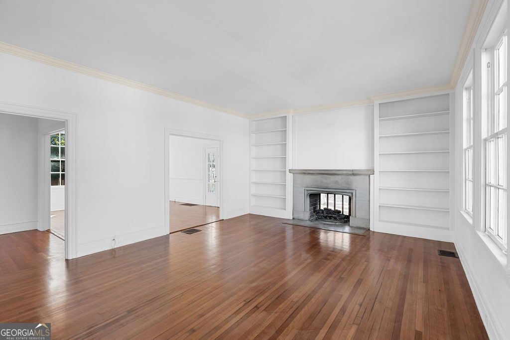 312 E 3rd Street Property Photo 7
