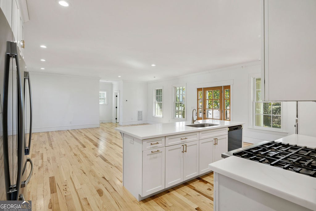 312 E 3rd Street Property Photo 13