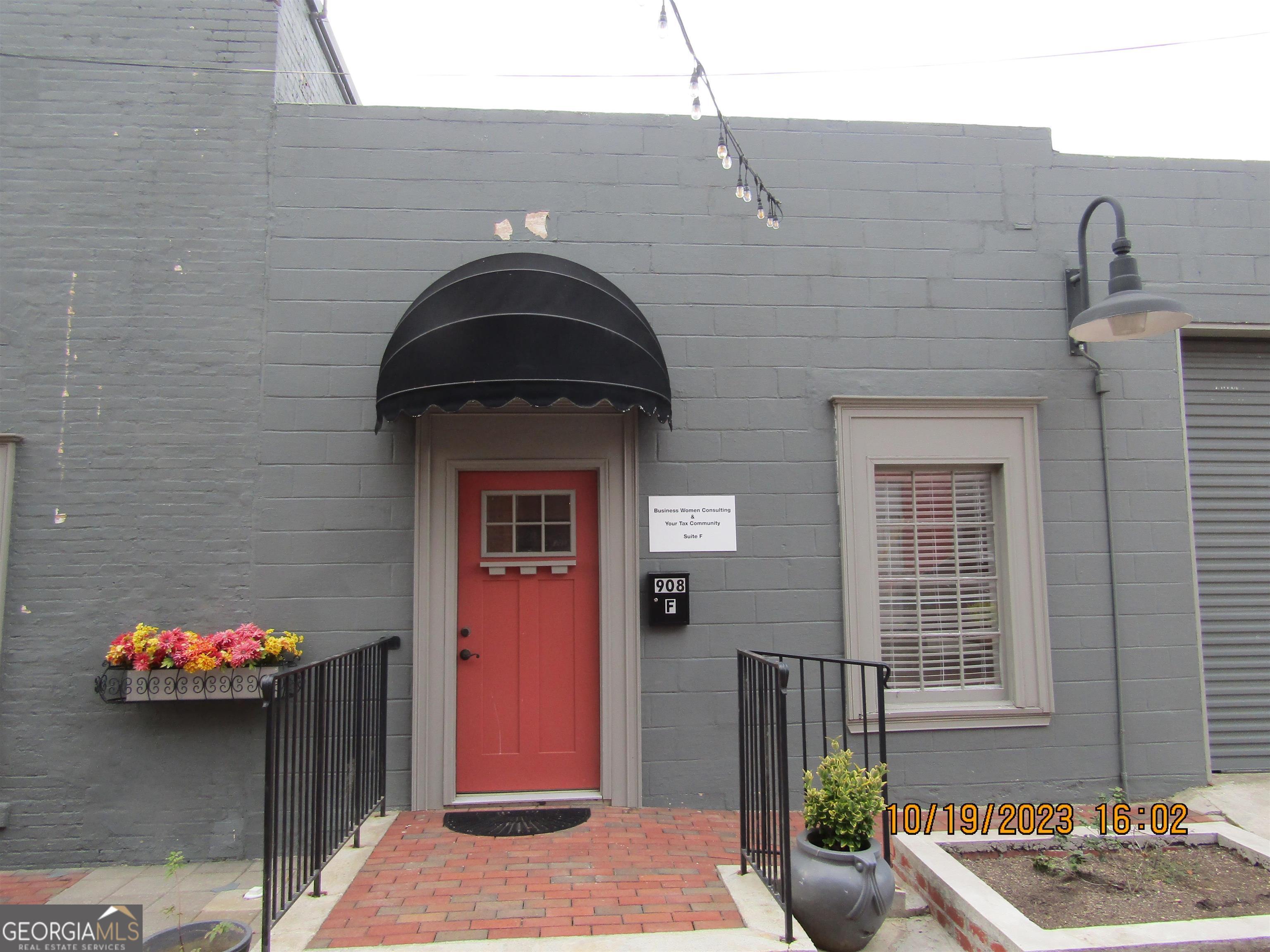 908F Commercial Street Property Photo 1