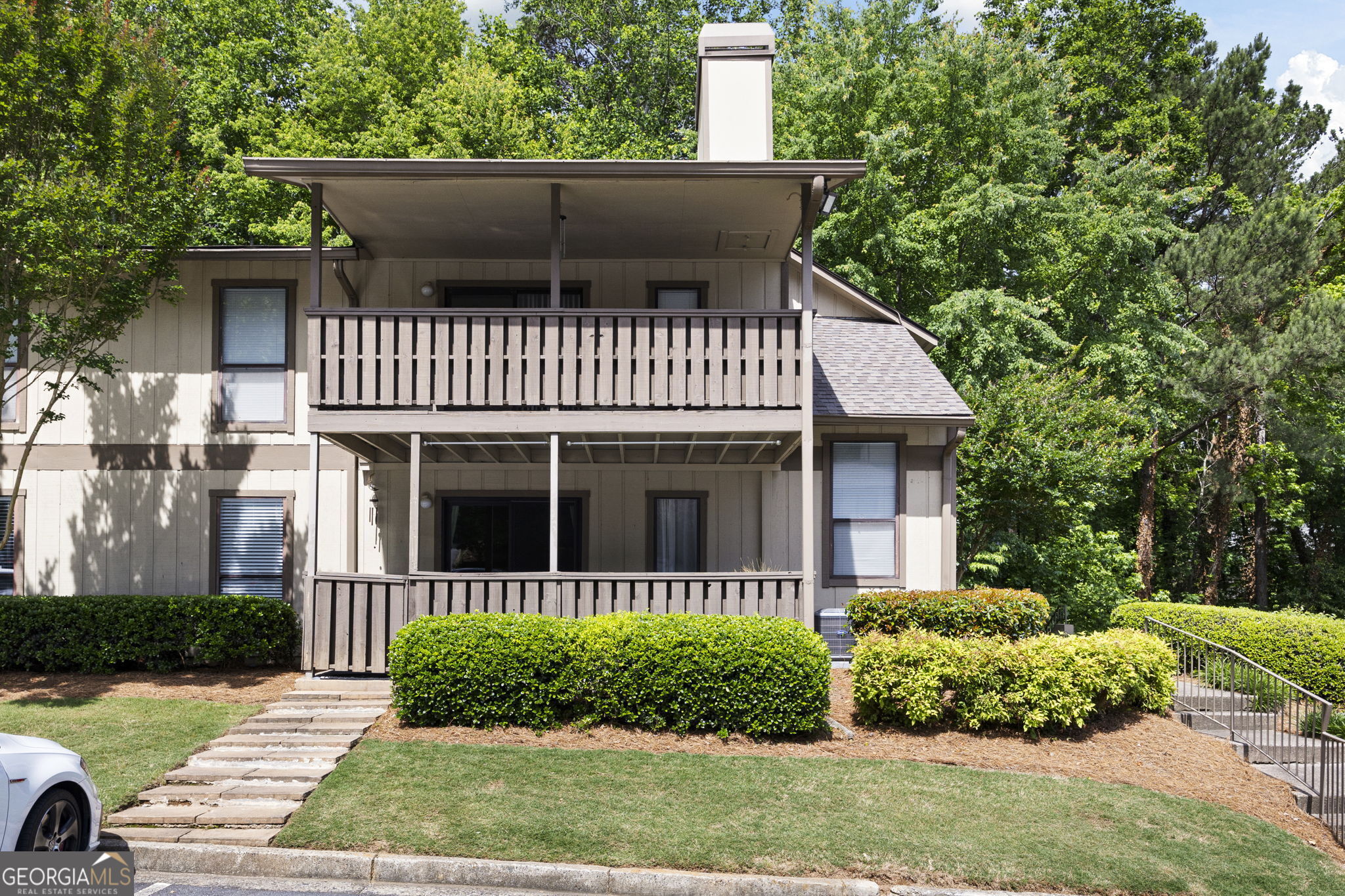 807 Woodcliff Drive Property Photo 1