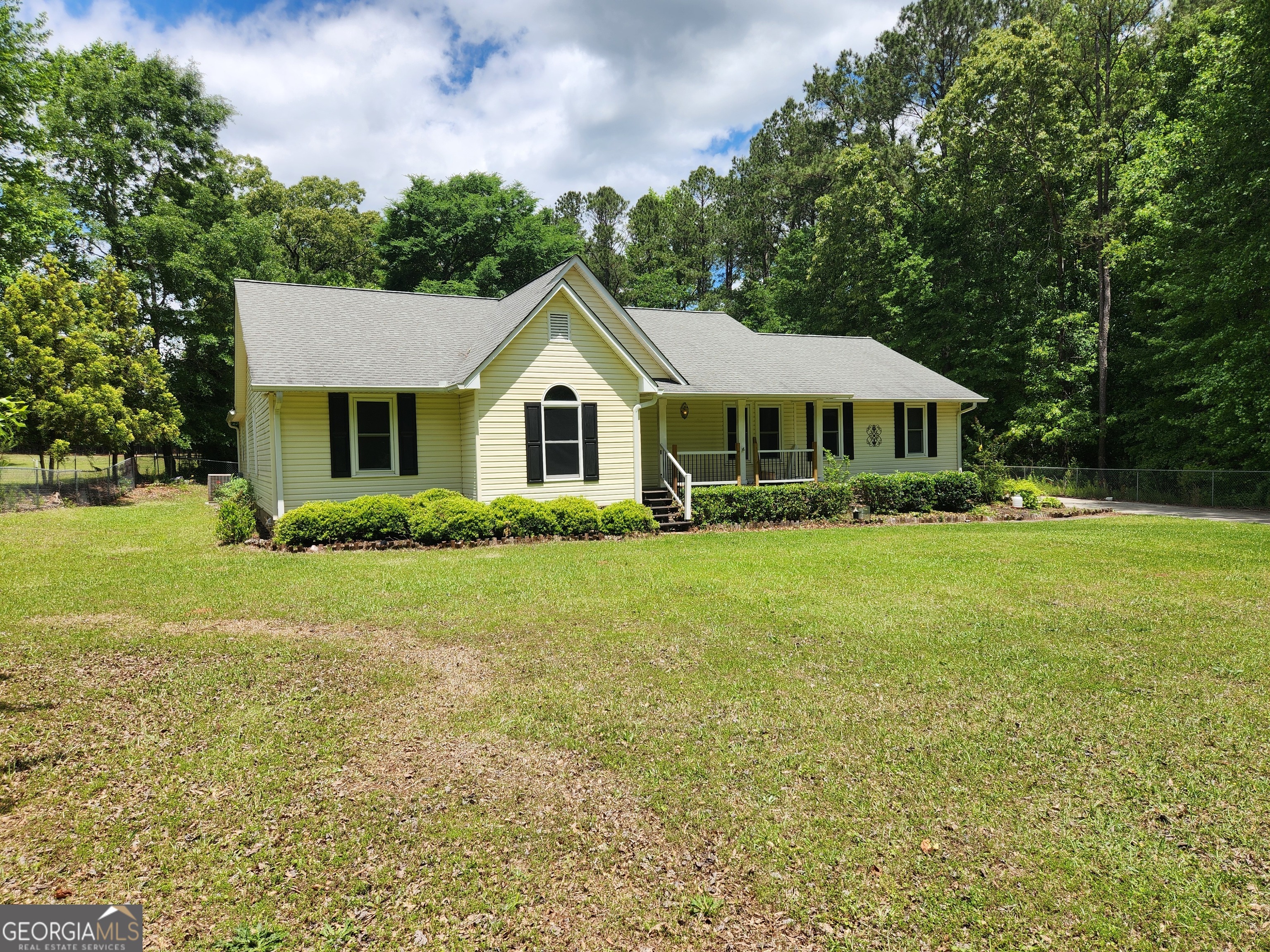350 Lakeview Drive Property Photo 1