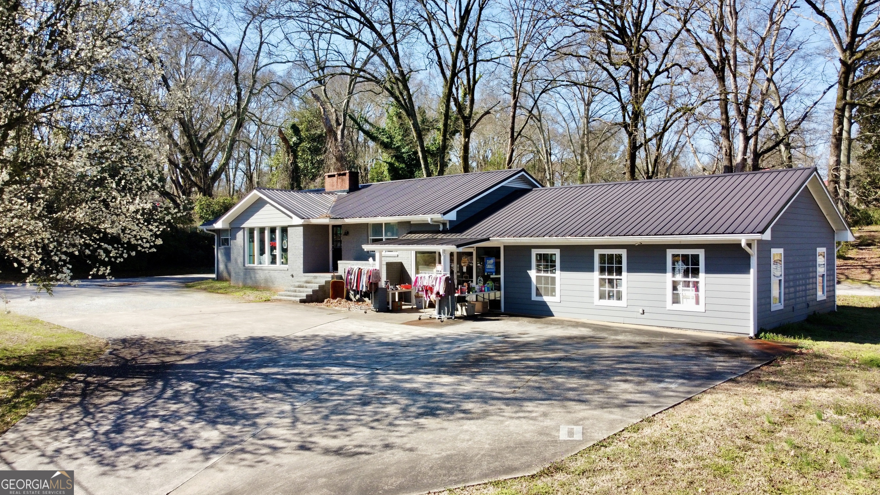 306 Athens Street Property Photo 1