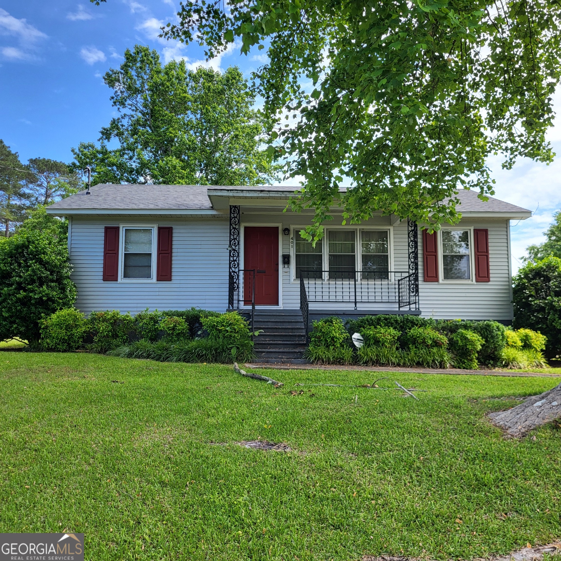 401 Crestview Lane Property Photo 1