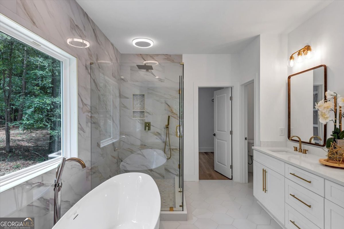 636 Harbour Shores Drive Property Photo 1