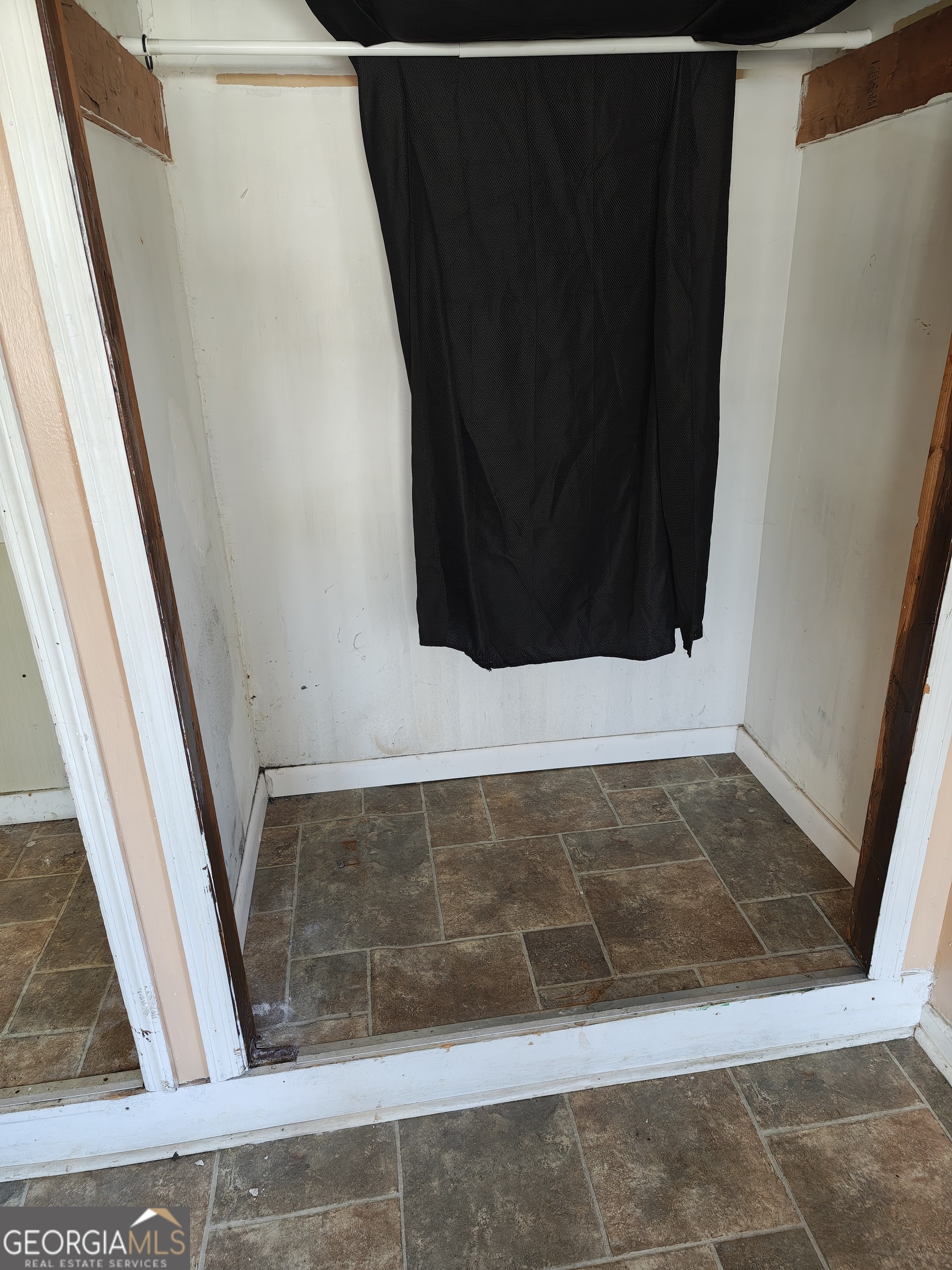 1285 Pio Nono Avenue Property Photo 5