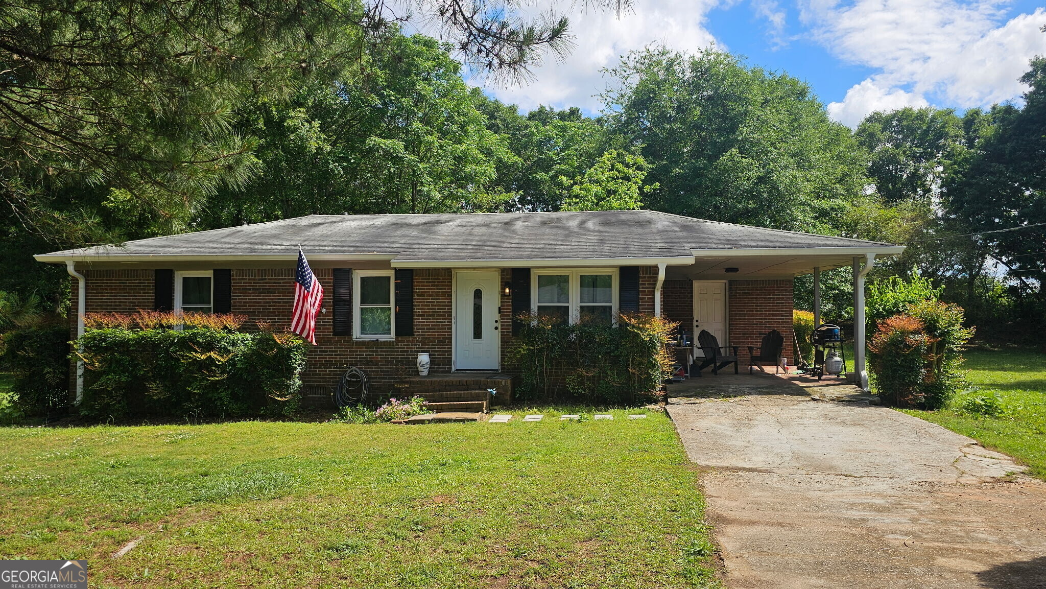 112 Hilltop Drive Property Photo 1