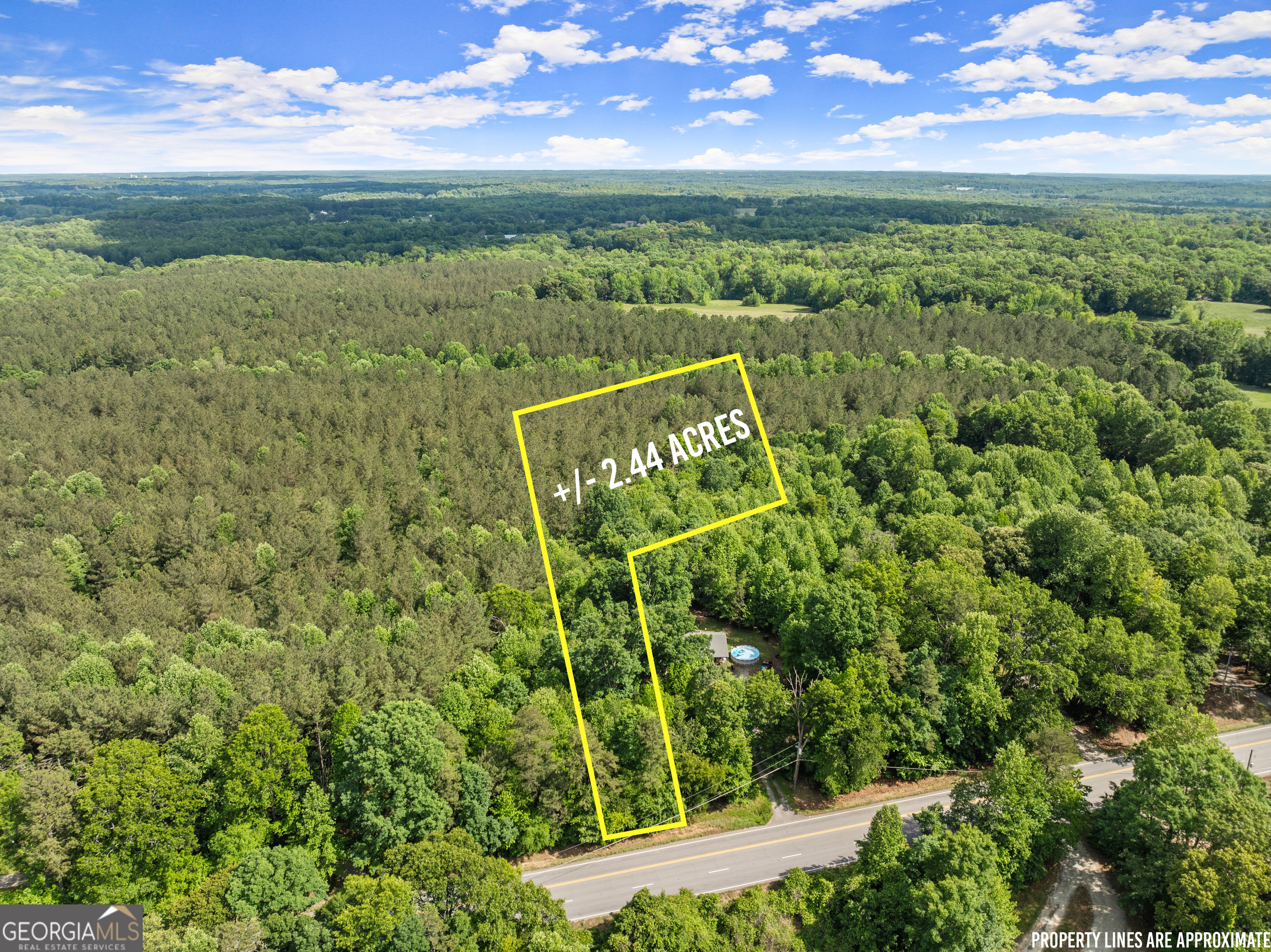 5008 Gillsville Highway Property Photo 1