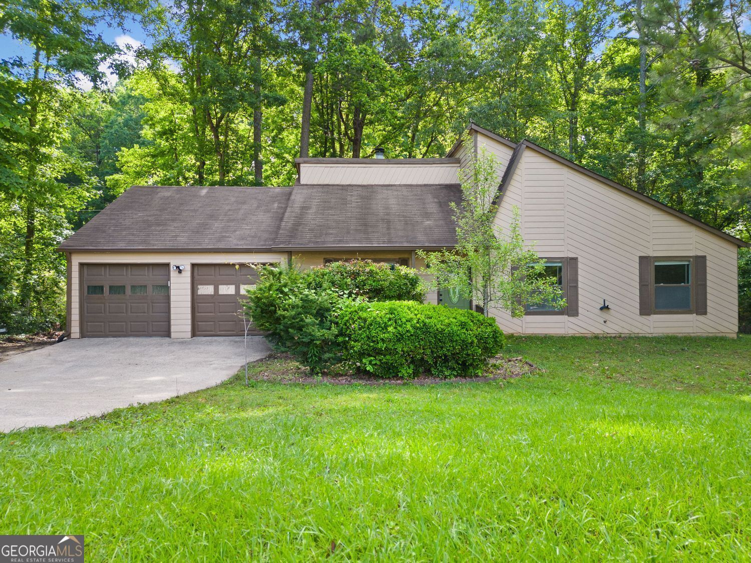 162 Riverchase Drive Property Photo 1