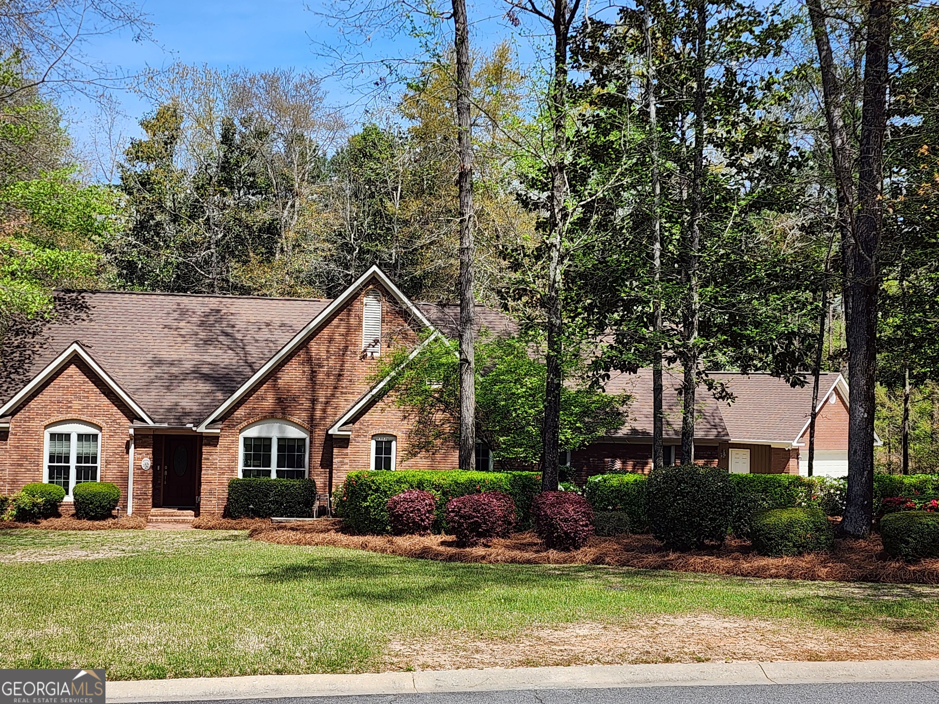 213 Falcon Crest Property Photo