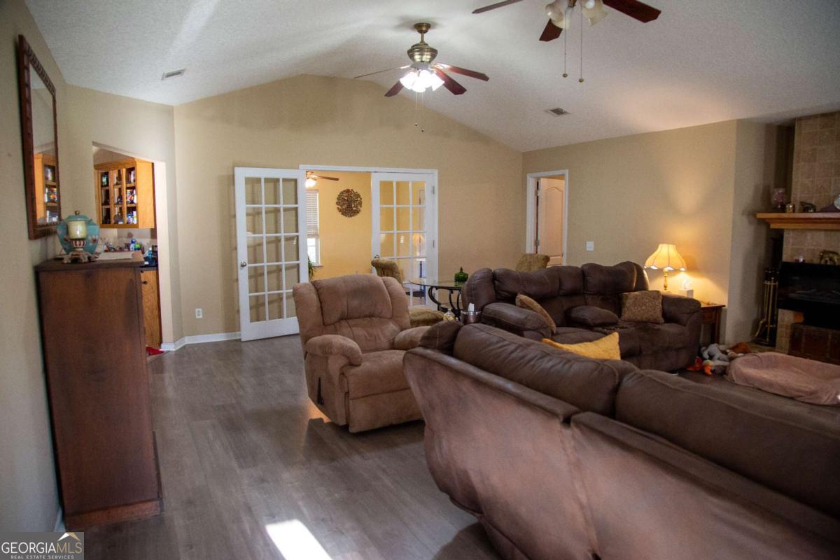 1351 Old Screven Road Property Photo 5