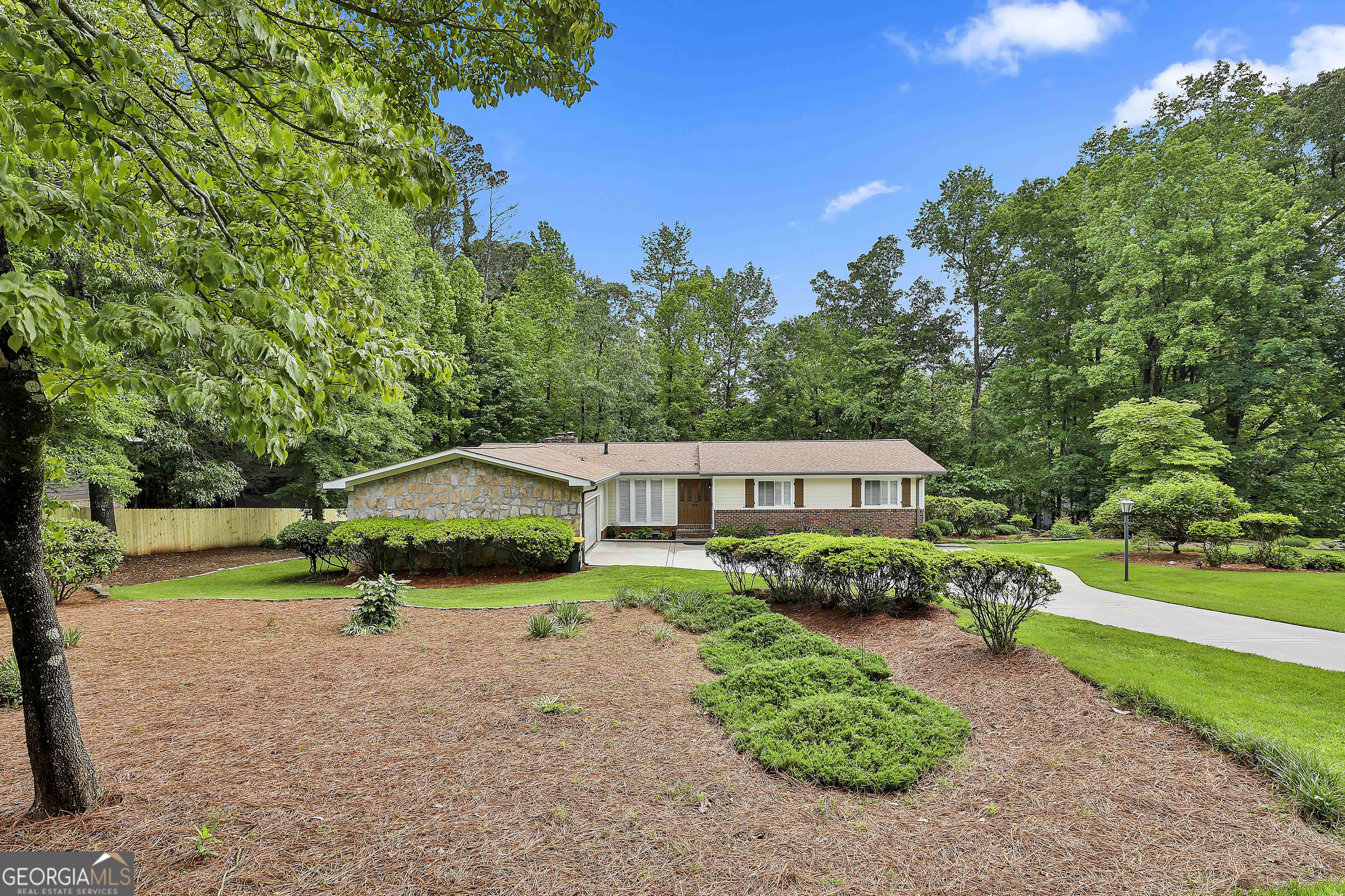 502 Pine Circle Property Photo 1