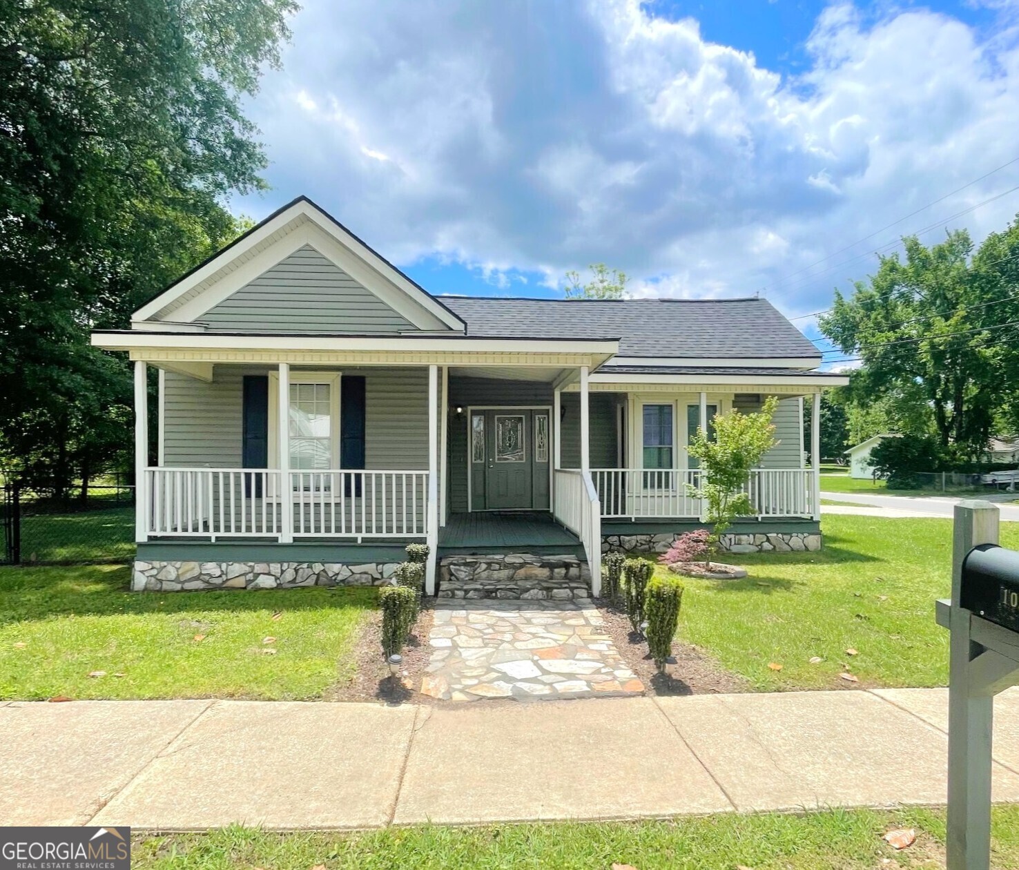 102 W Lipham Street Property Photo 1